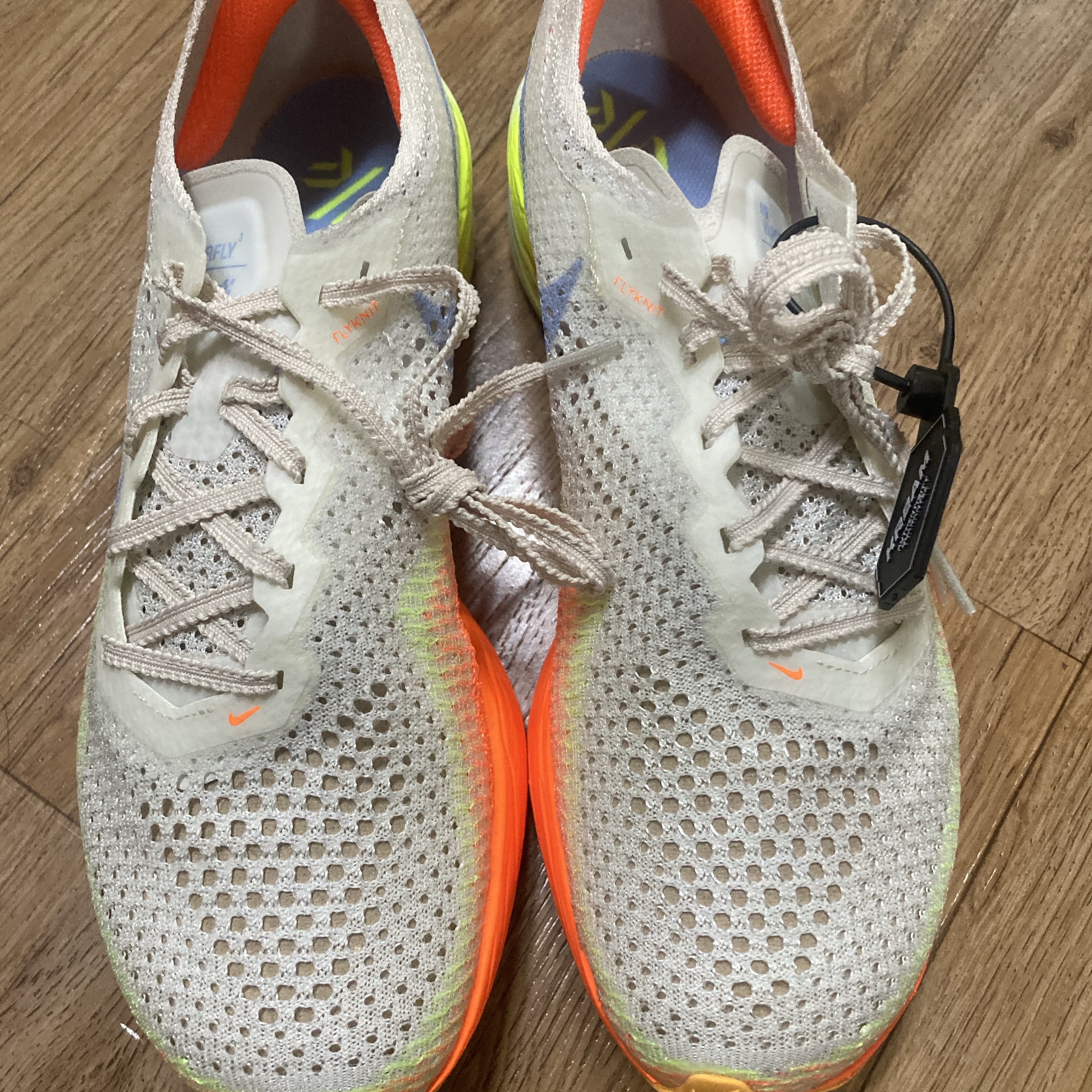 Nike ZoomX Vaporfly Next% 3 Sail Cobalt Bliss Total Orange 착용 스타일 - 2