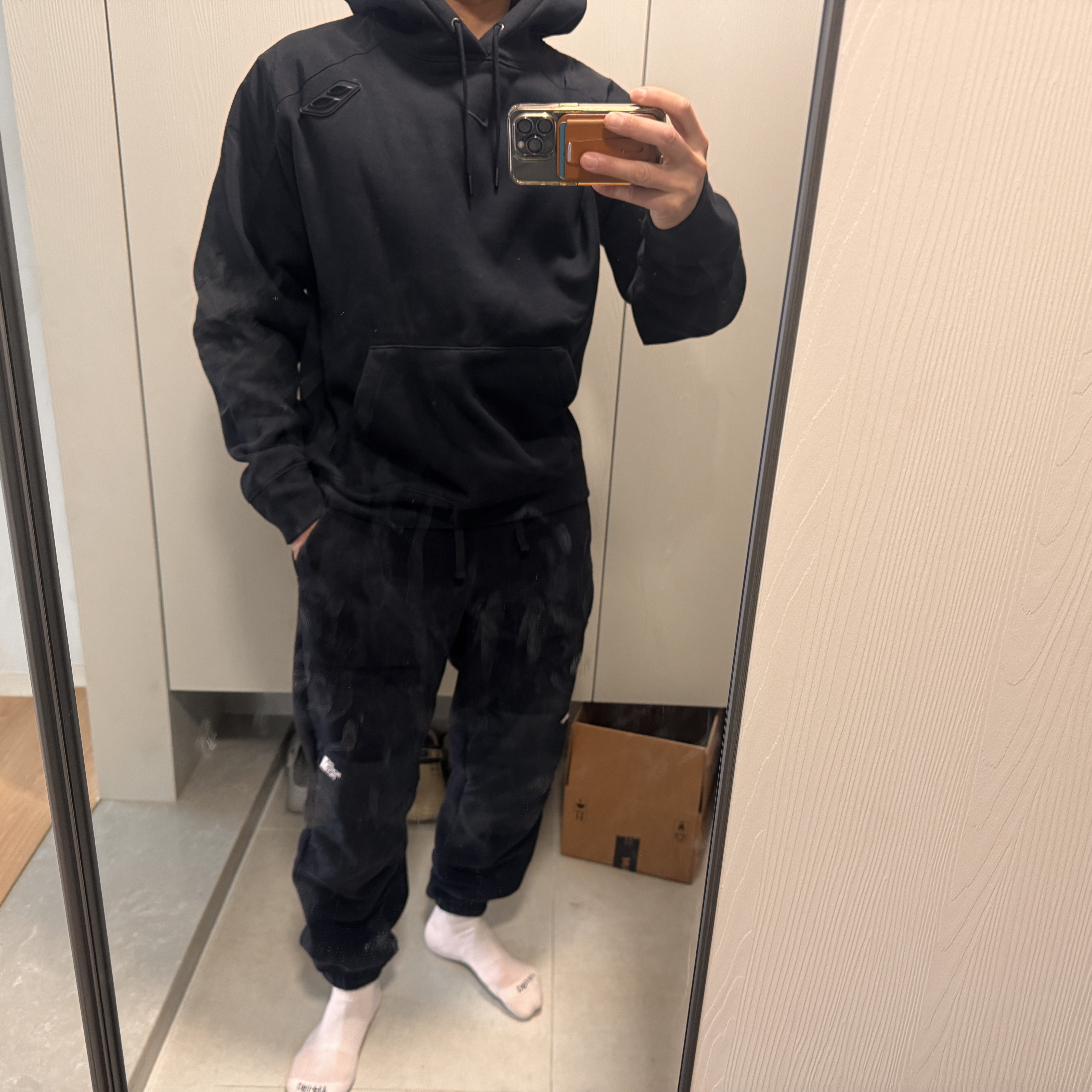 Nike x Drake Nocta x Kar L'Art De L'Automobile Asphalt Hoodie Black (FD2203-010) 착용 스타일 - 1