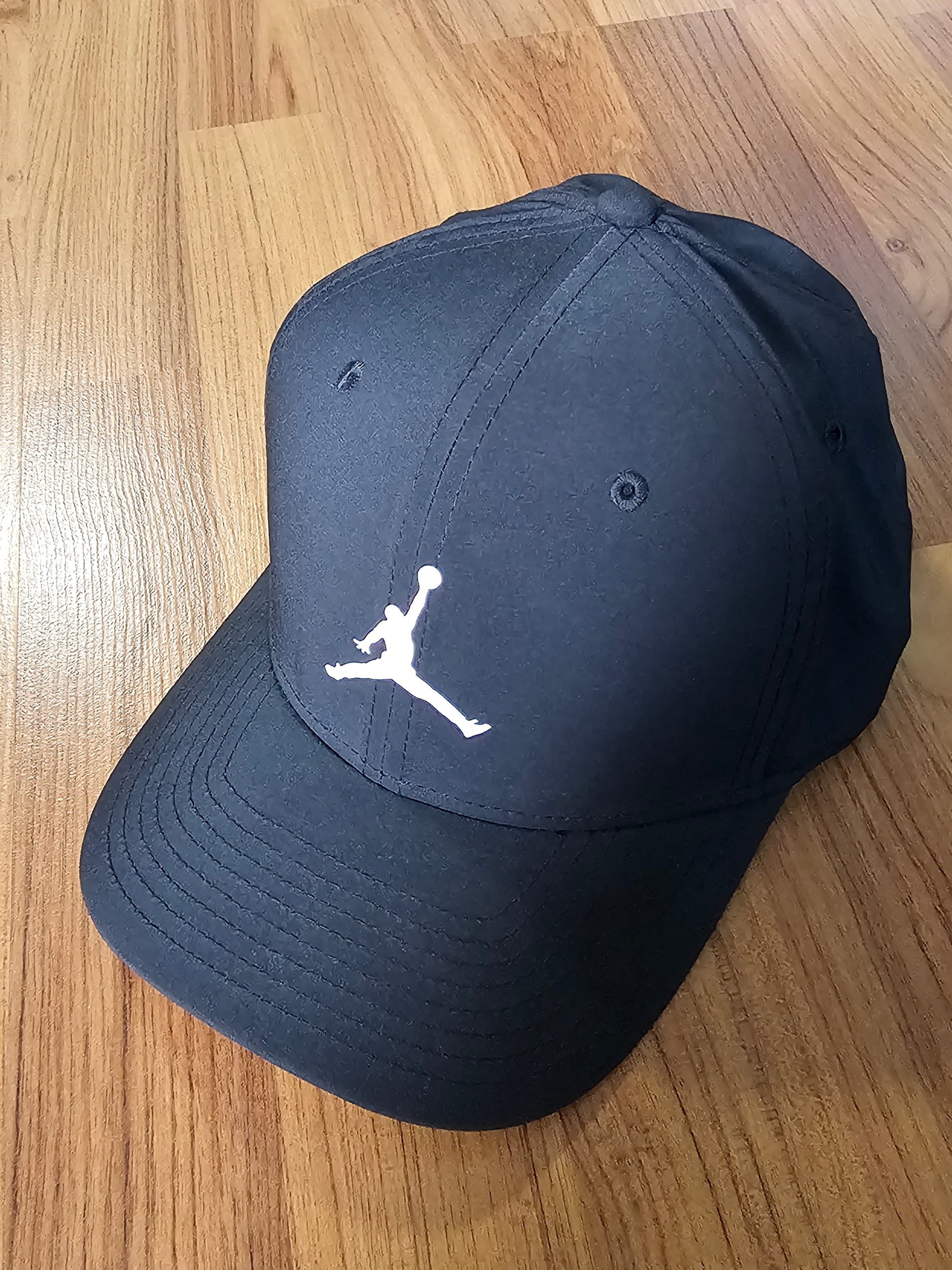 Jordan Classic 99 Snapback Black 착용 스타일