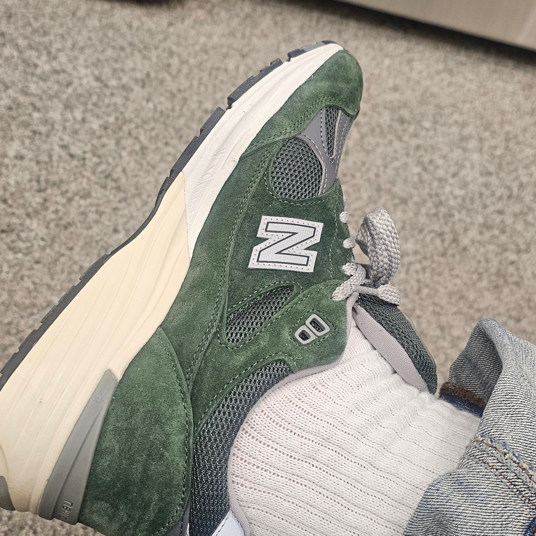 New Balance 991v2 Made in UK Kombu Green 착용 스타일 - 1