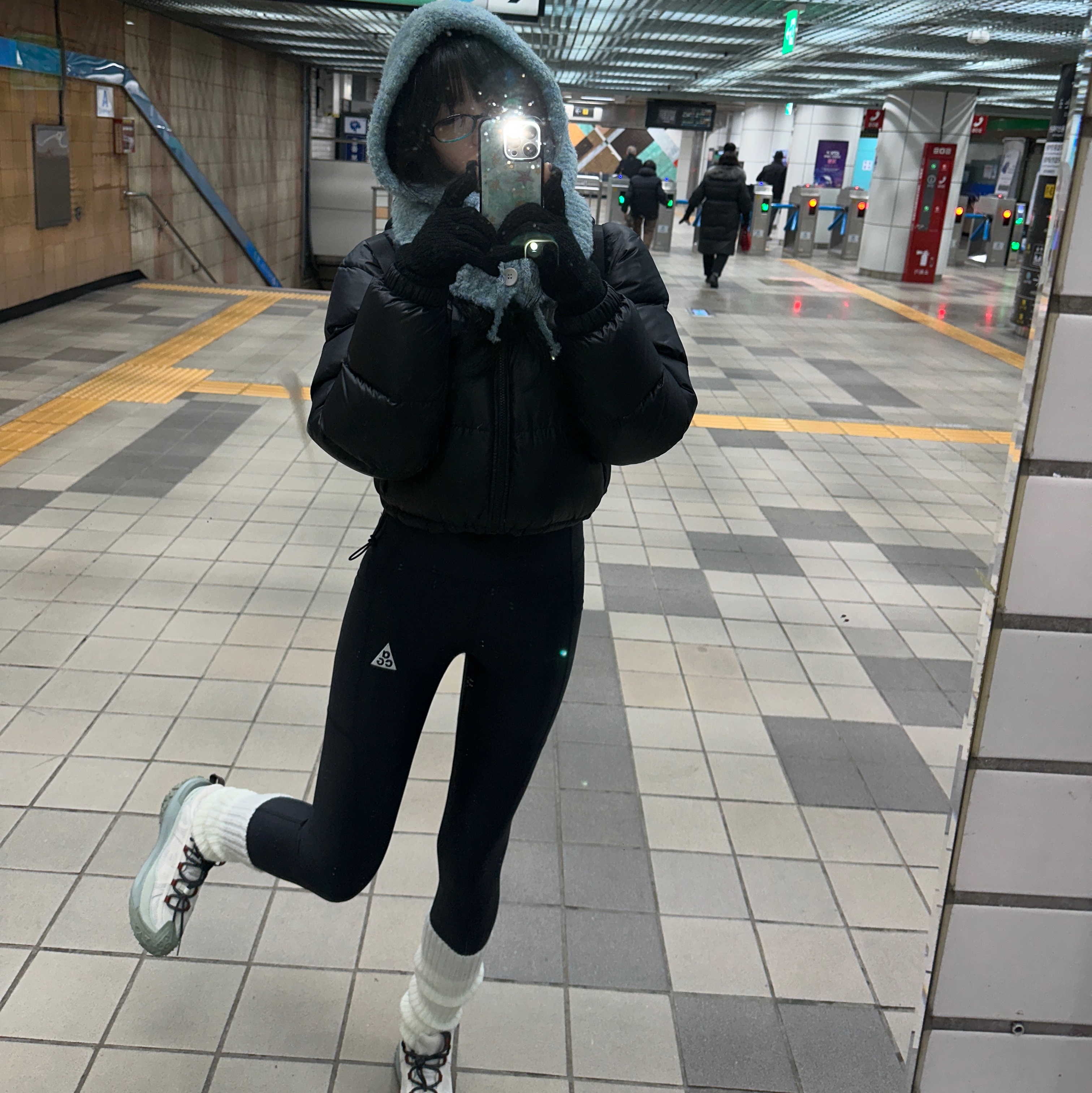 Nike ACG Mountain Fly 2 Low Gore-Tex Phantom Dark Smoke Grey, (W) Nike ACG Dri-FIT ADV New Sands Mid Rise Leggings Black - US/EU 착용 스타일 - 2
