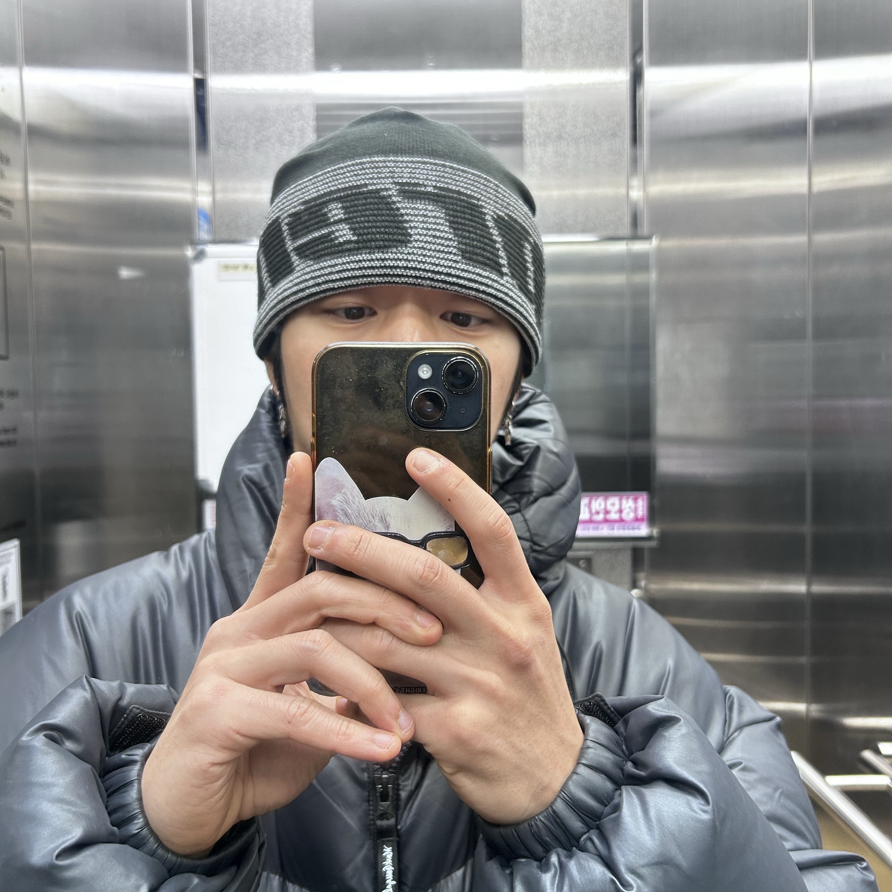 Supreme Reflective Jacquard Beanie Black - 24FW 착용 스타일