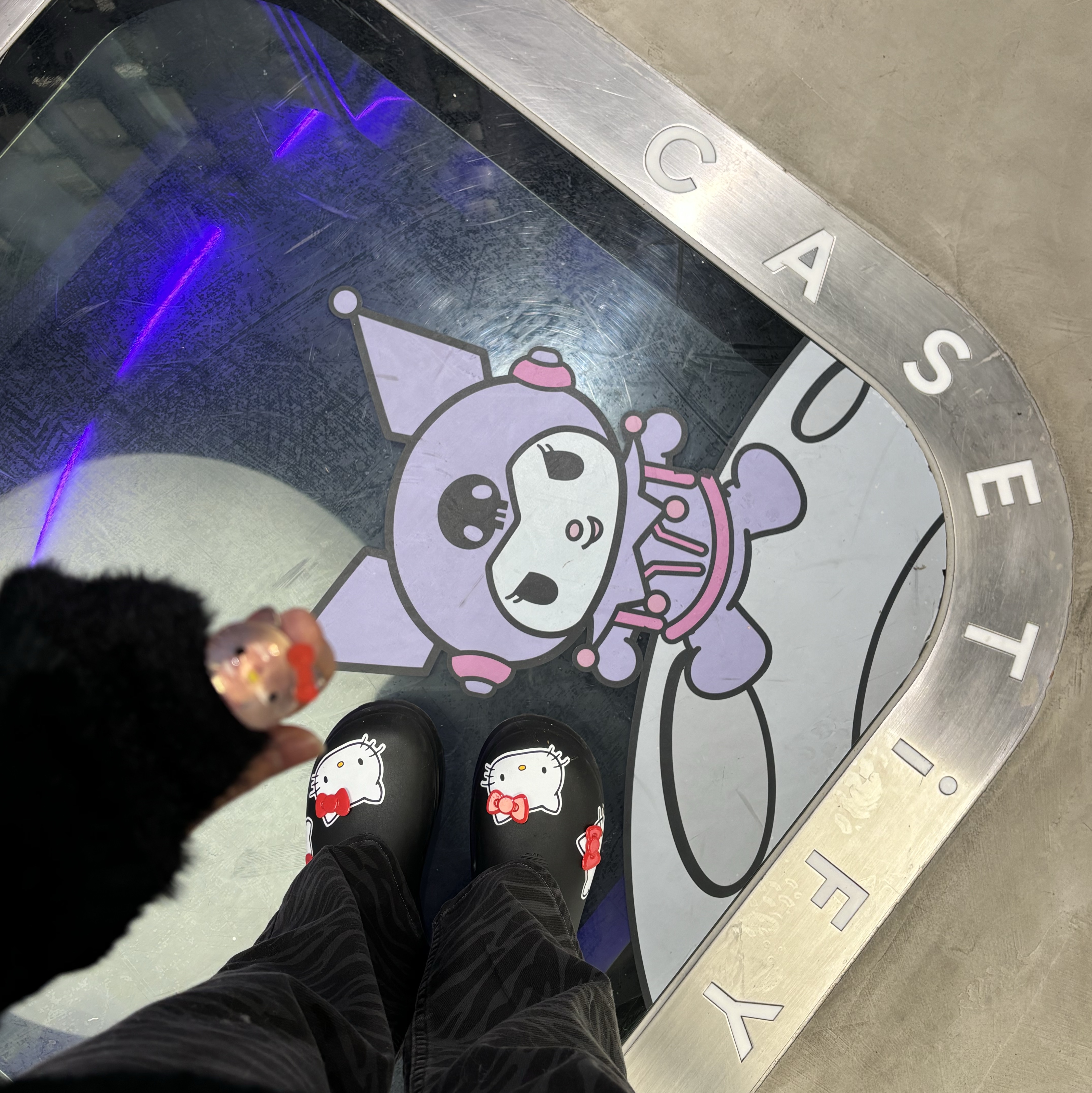 (W) Adidas x Hello Kitty Adifom Stan Smith Mules Core Black Red Cloud White 착용 스타일