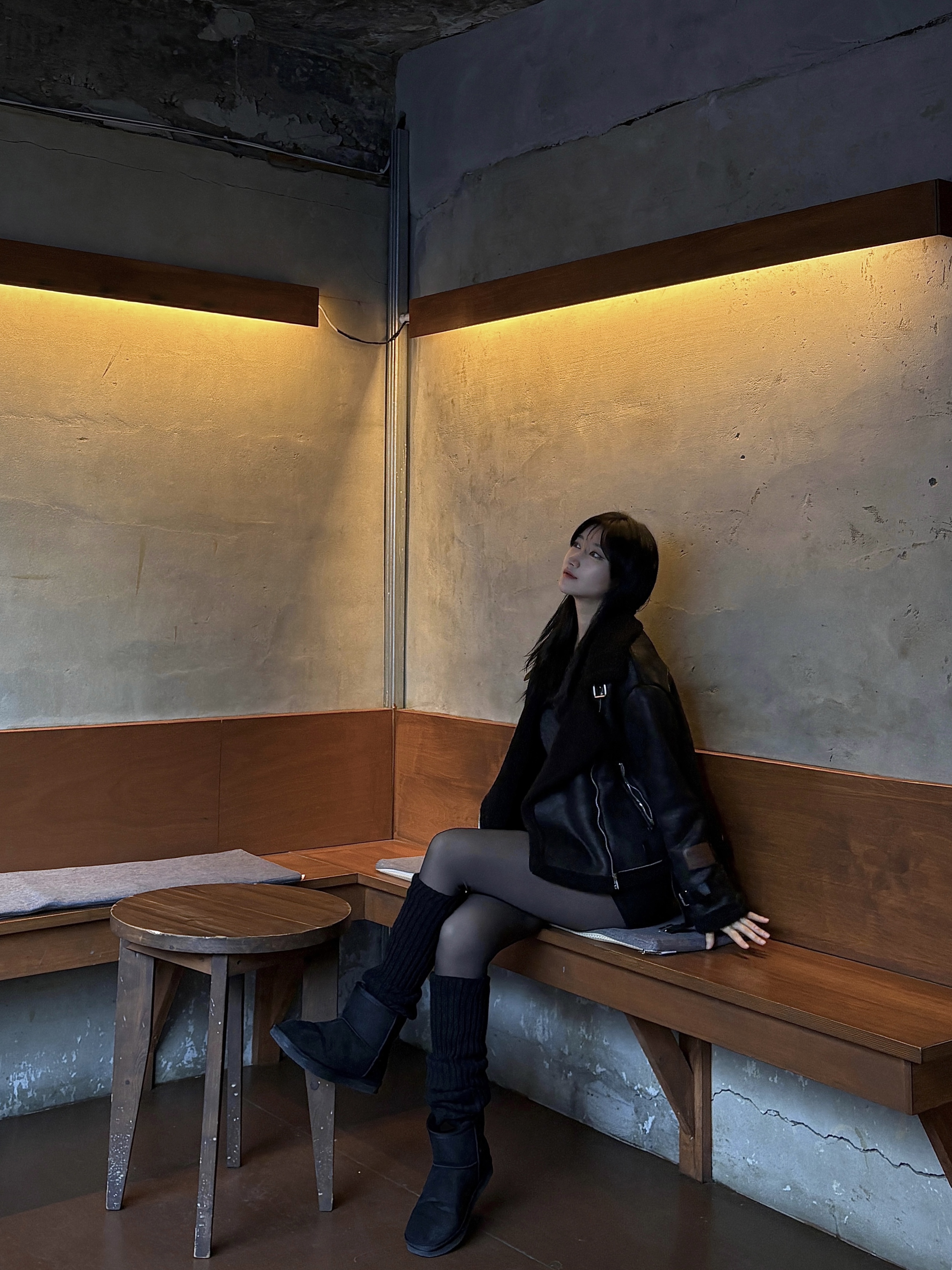 (W) UGG Classic Mini II Boots Black 착용 스타일
