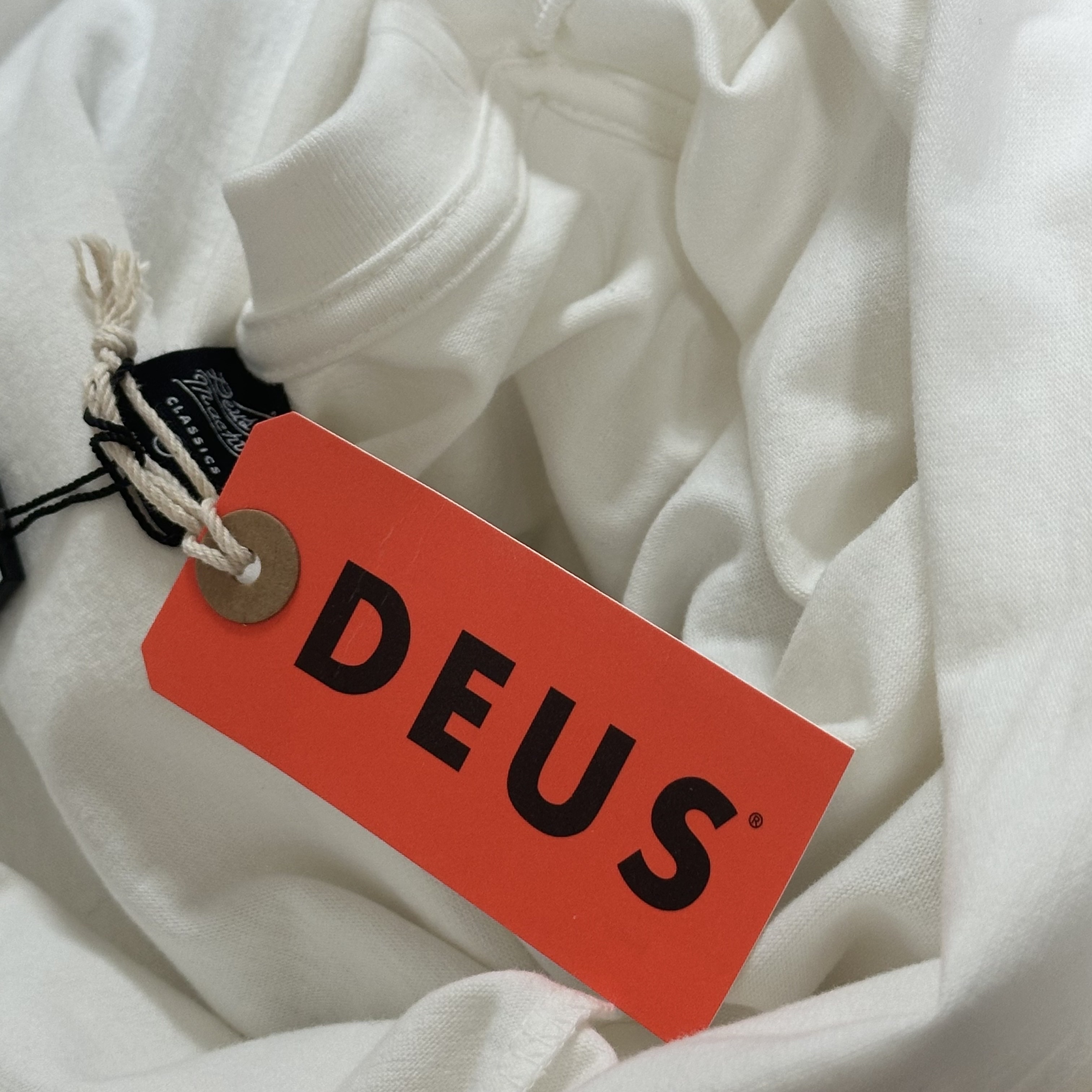 Deus Ex Machina Seoul College Long Sleeve T-Shirt White 착용 스타일
