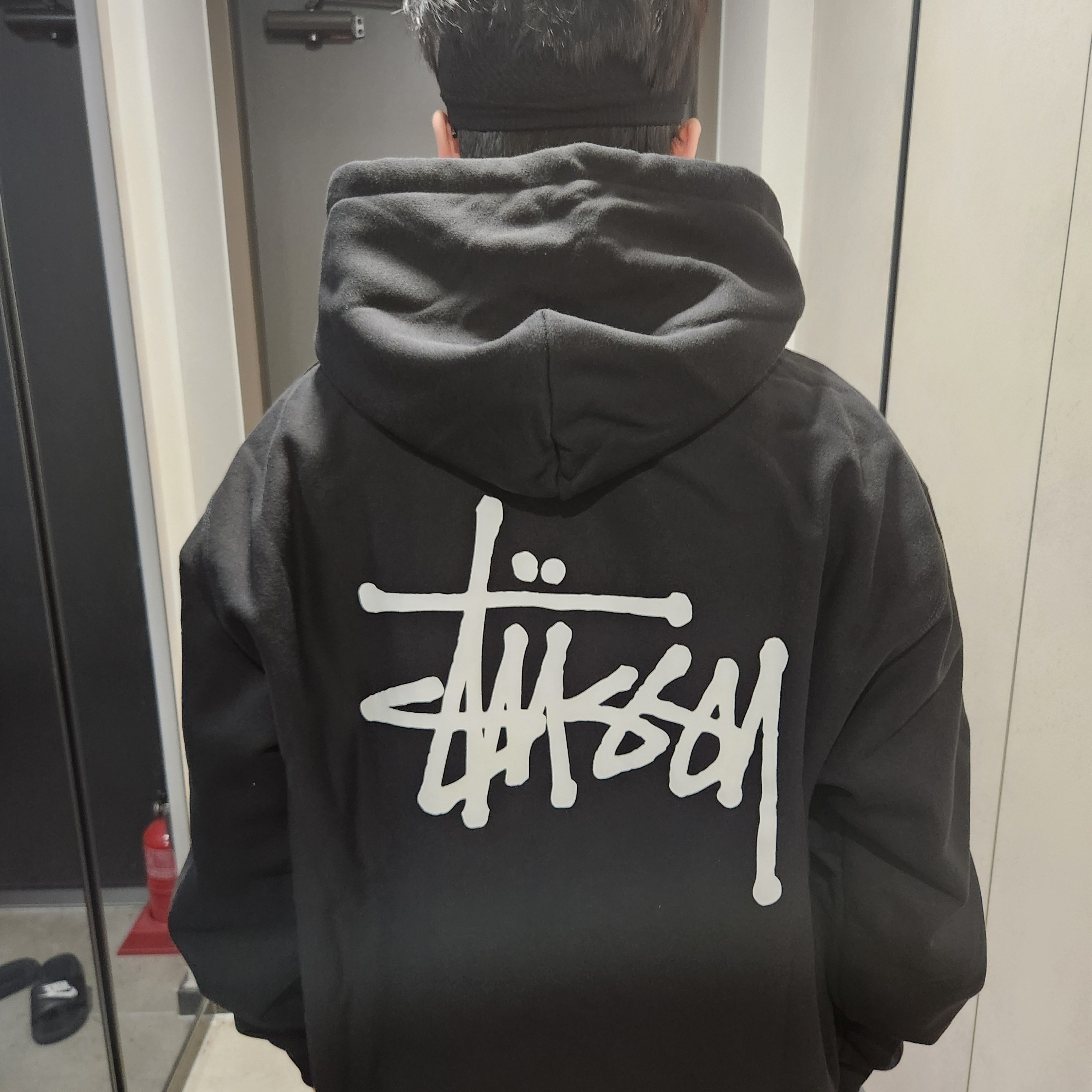 Stussy Basic Zip Hoodie Black 착용 스타일 - 2