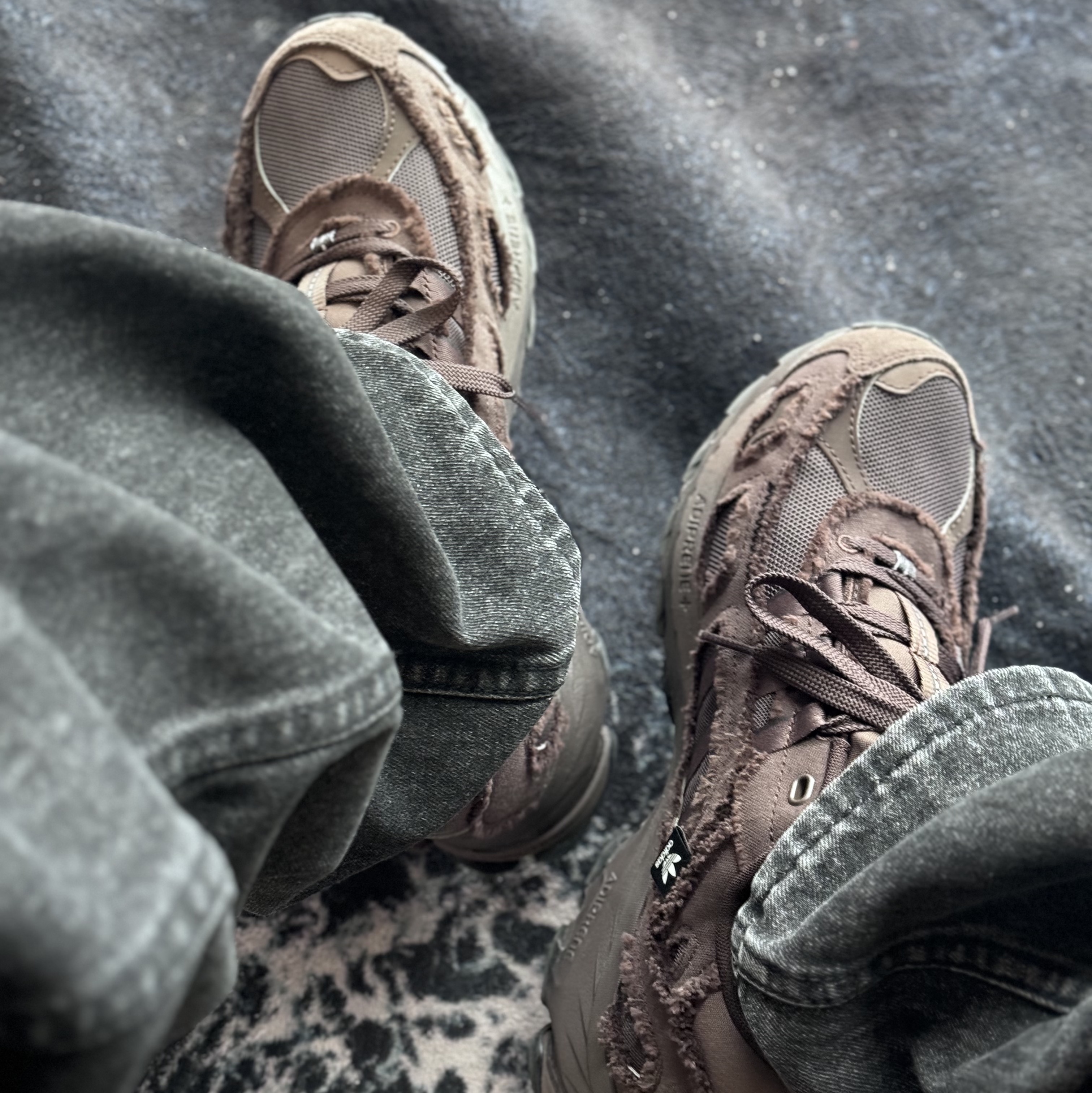 Adidas x Song for the Mute Shadowturf Dark Brown 착용 스타일