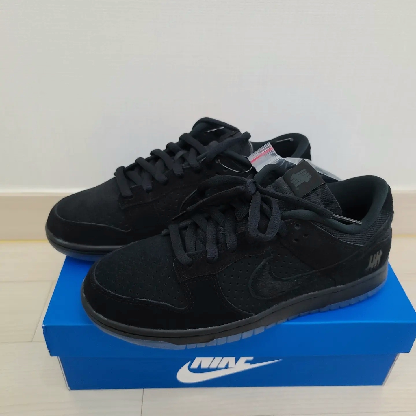 Nike x Undefeated Dunk Low SP 5 On It Black 착용 스타일 - 2
