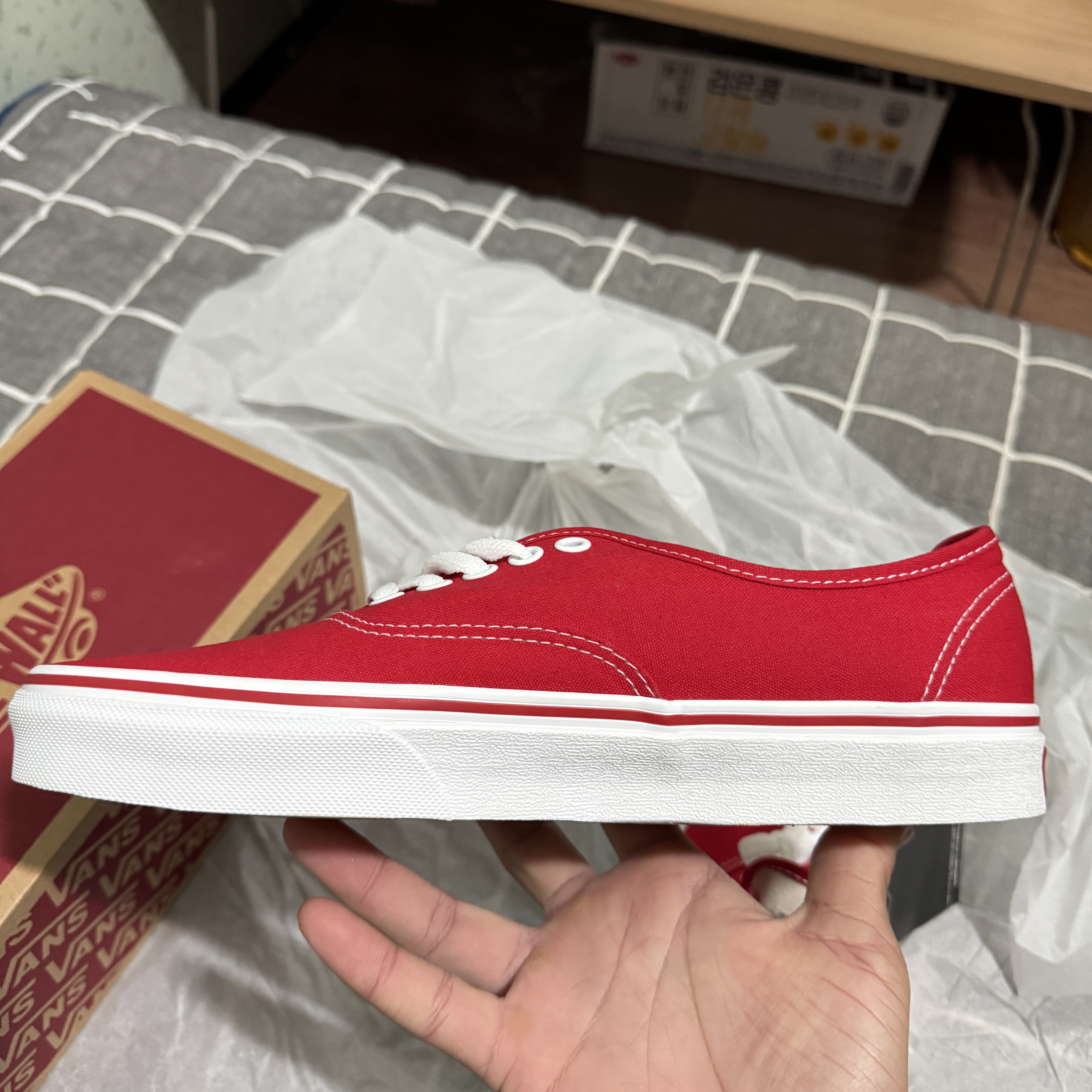 Vans Authentic Red 착용 스타일 - 3