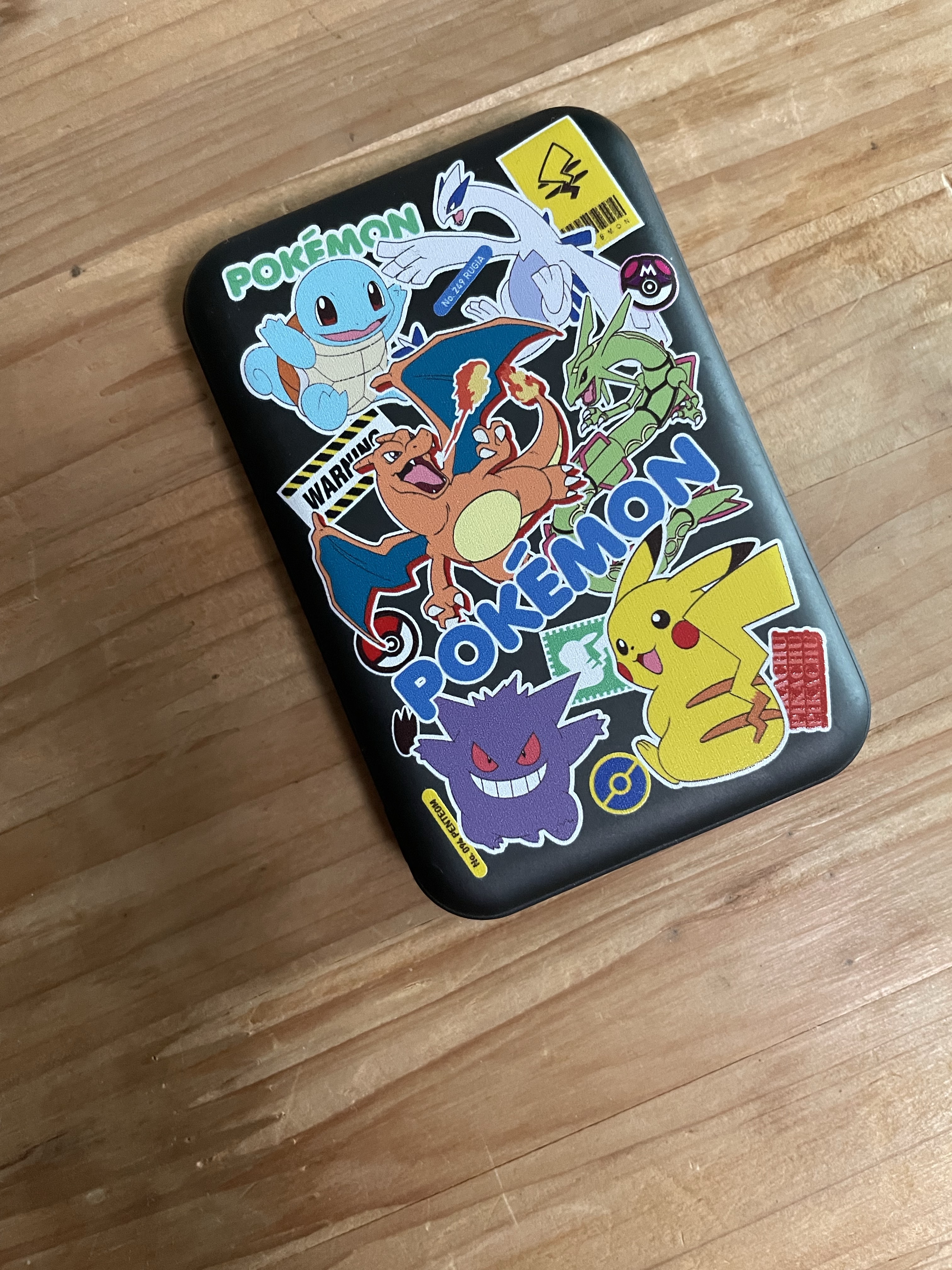 Woojin Store Pokemon Magsafe Battery 5000mAh Black 착용 스타일