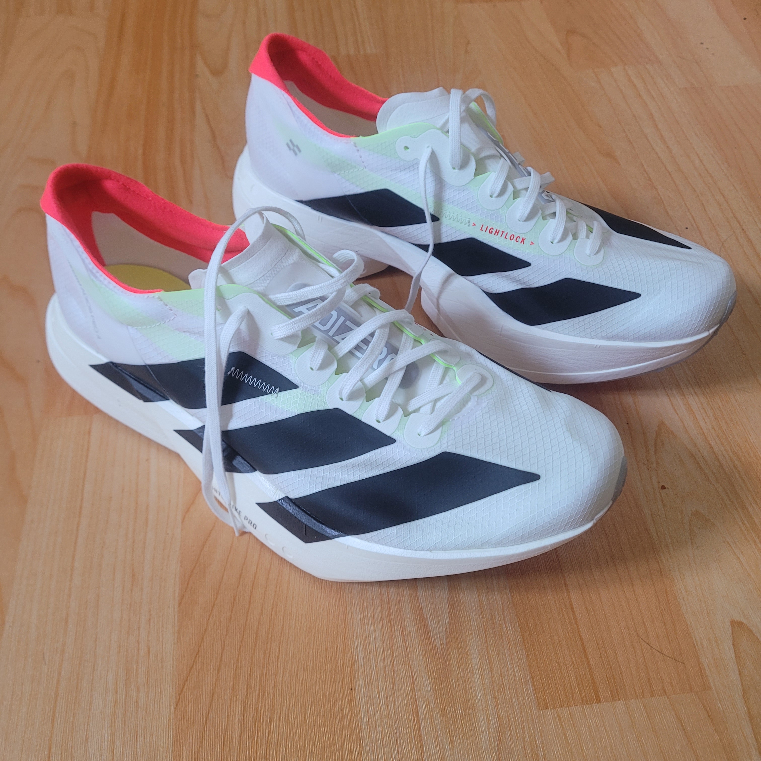 Adidas Adizero Adios Pro 4 Cloud White Core Black 착용 스타일
