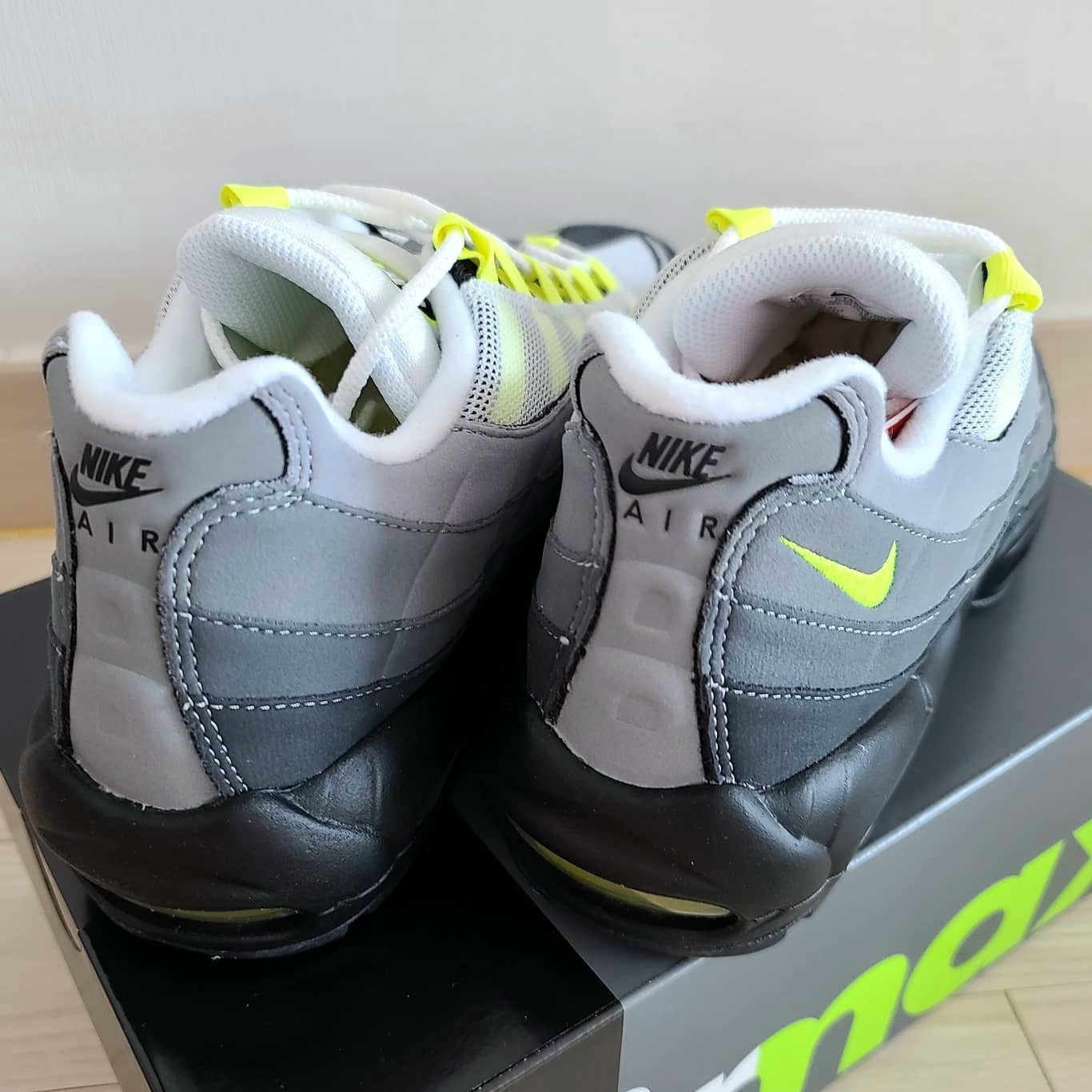Nike Air Max 95 OG Neon Yellow 2020 착용 스타일 - 2