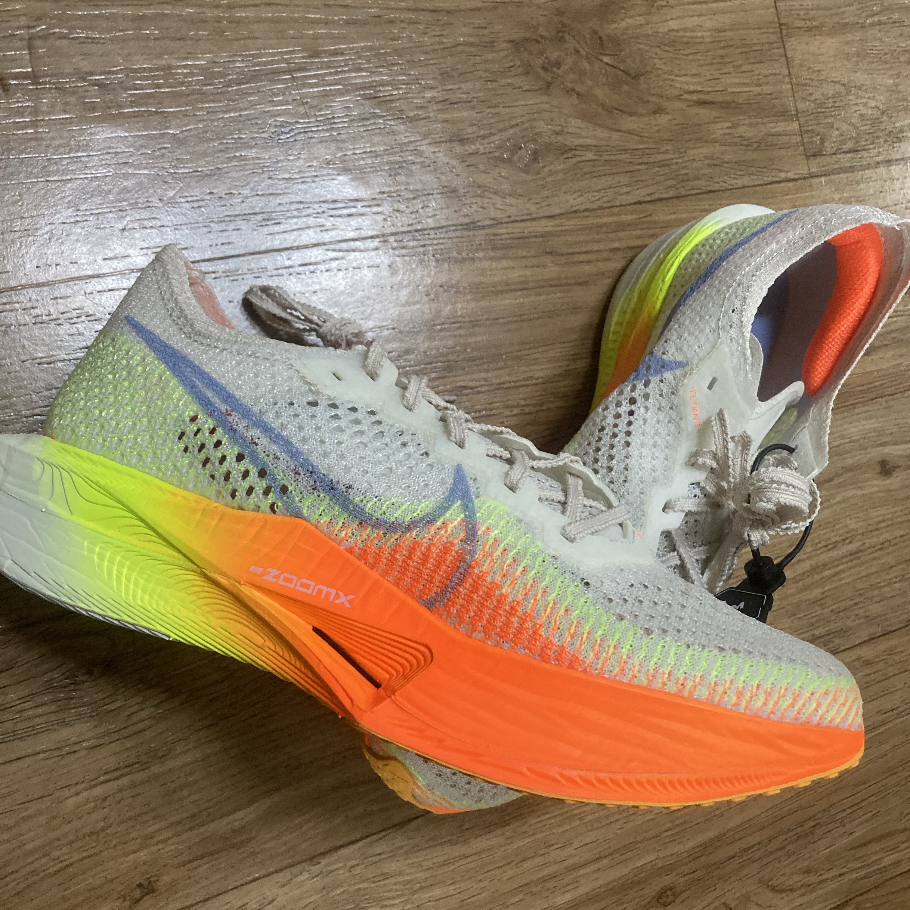 Nike ZoomX Vaporfly Next% 3 Sail Cobalt Bliss Total Orange 착용 스타일 - 3
