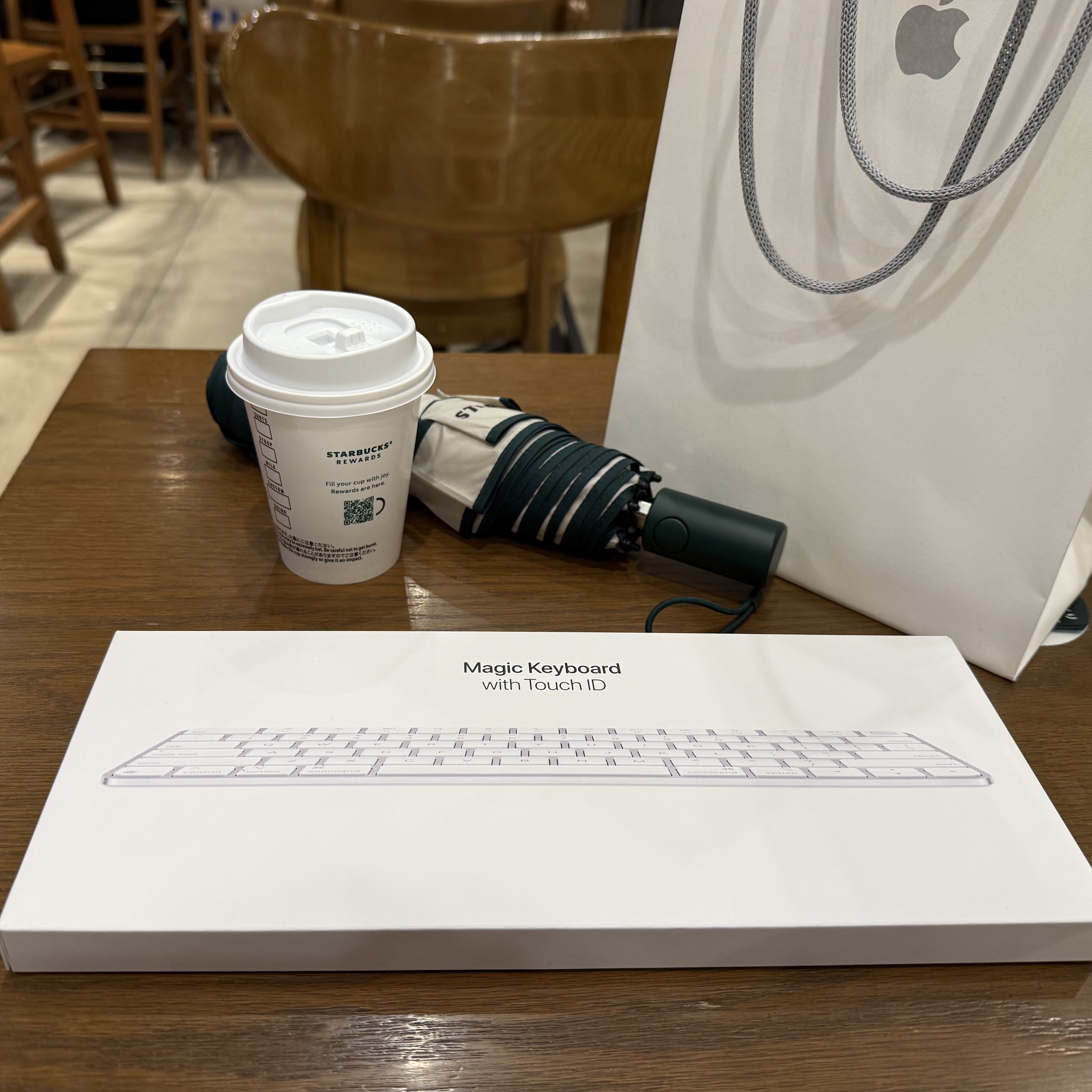 Apple Magic Keyboard for Mac and Apple Vision Pro White (Korean Ver.) 착용 스타일