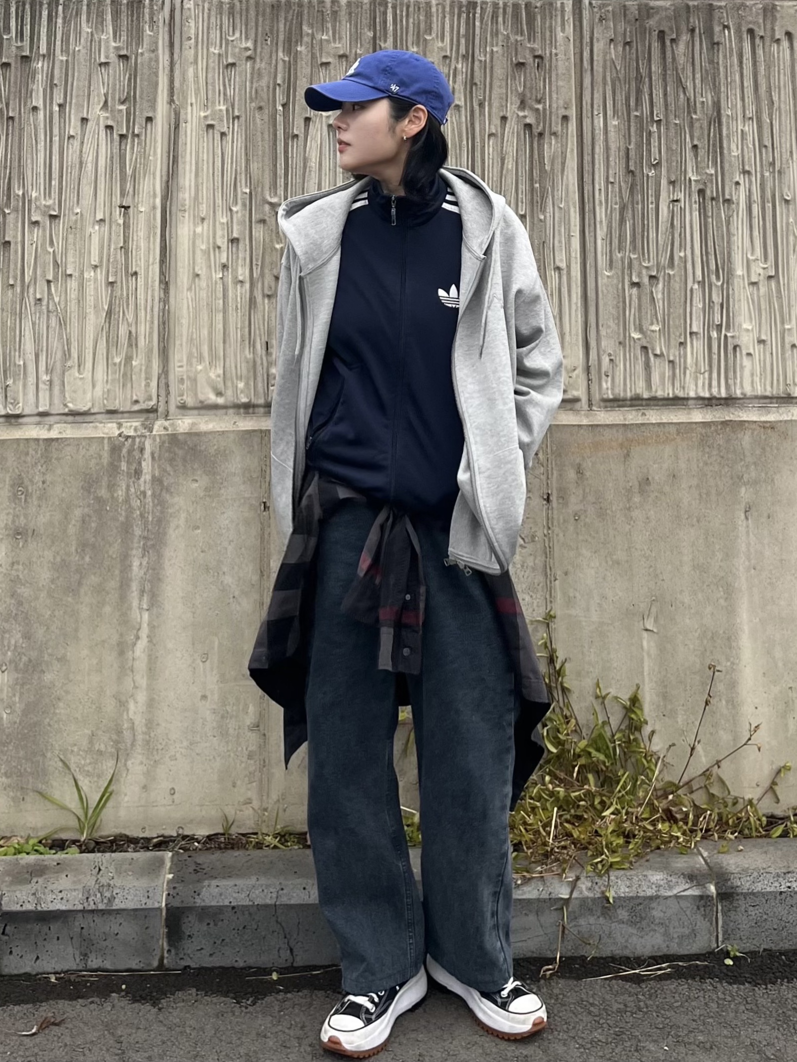 Converse Run Star Hike Hi Black White Gum, Adidas Adicolor Classic Firebird Track Top Night Indigo - KR Sizing 착용 스타일 - 1