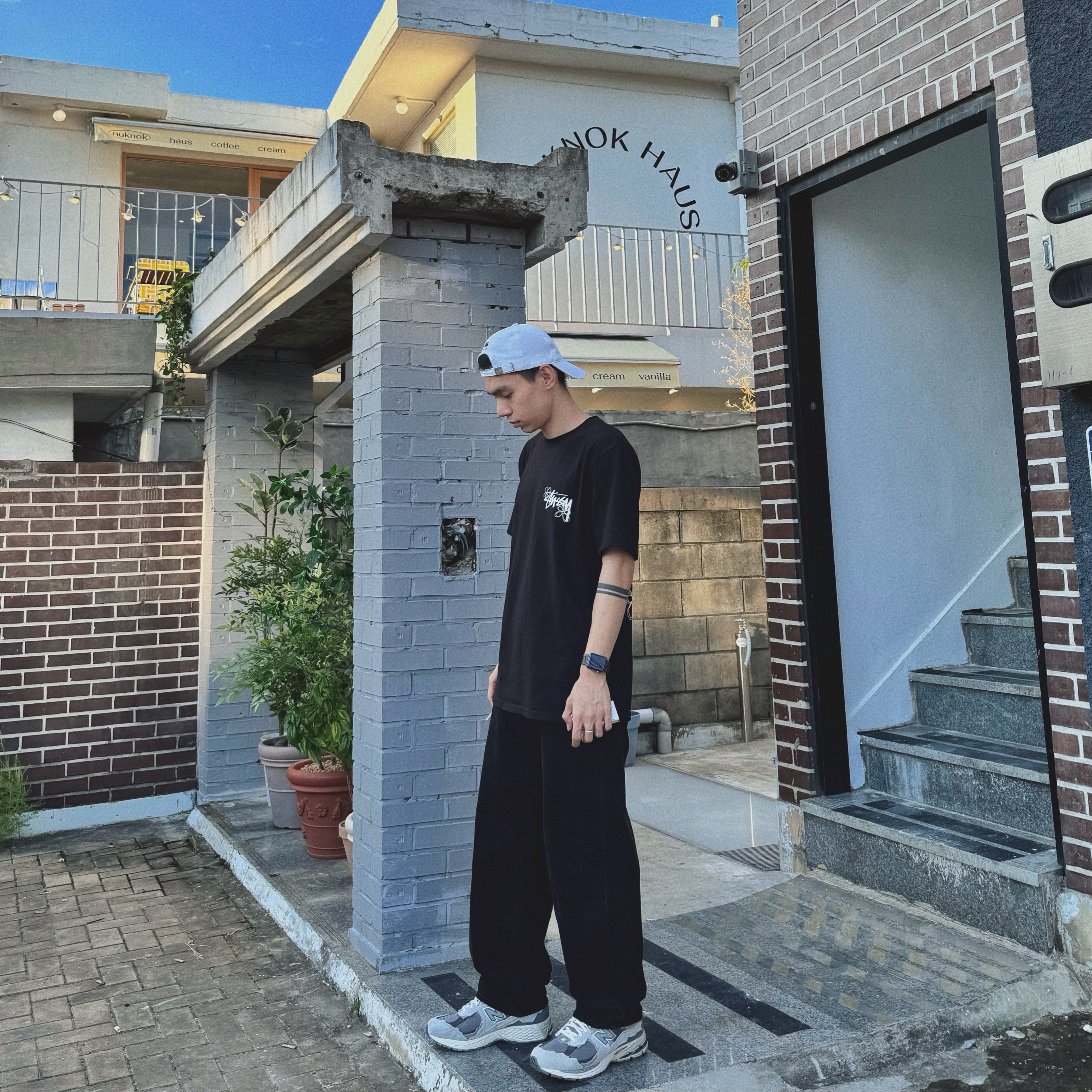 Stussy Summer LB T-Shirt Black, New Balance 2002R Protection Pack Rain Cloud 착용 스타일