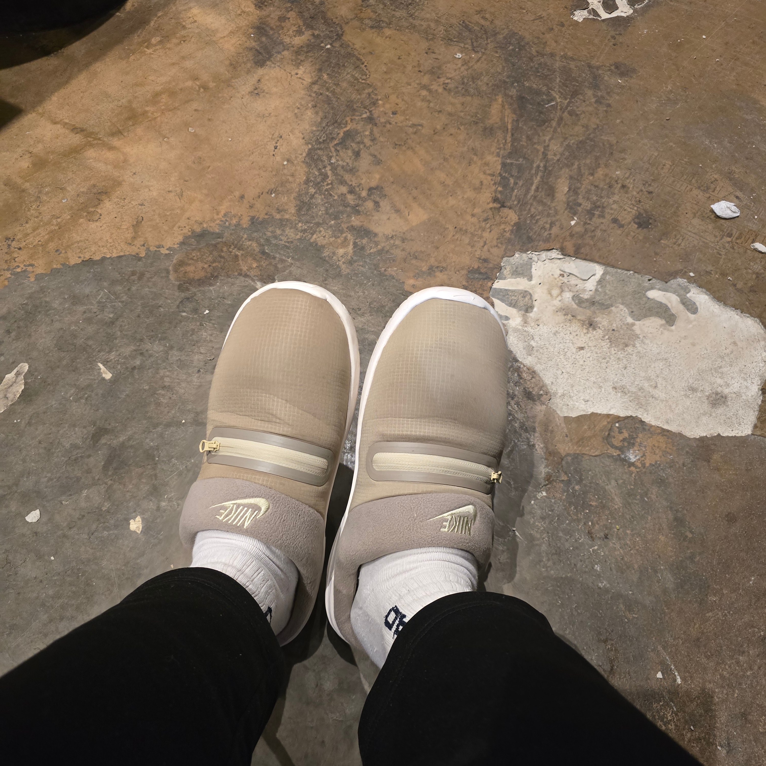 Nike Burrow Khaki Rattan 착용 스타일