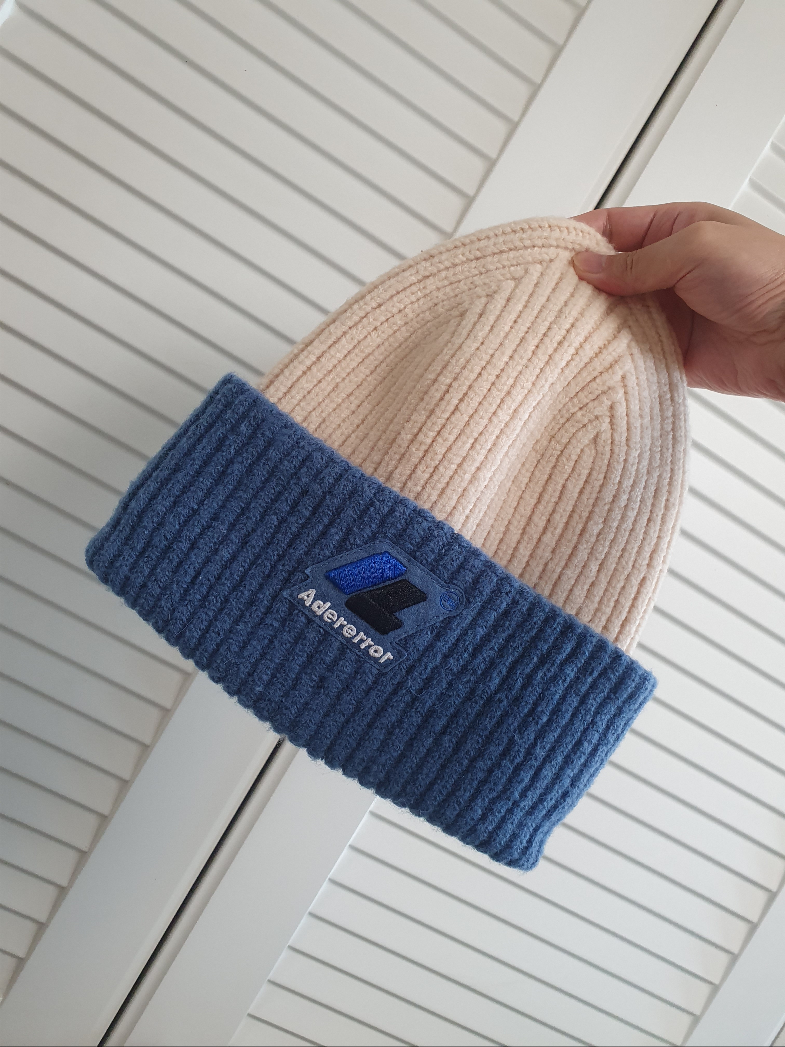 Ader Error x Zara Beanie Cream 착용 스타일 - 1