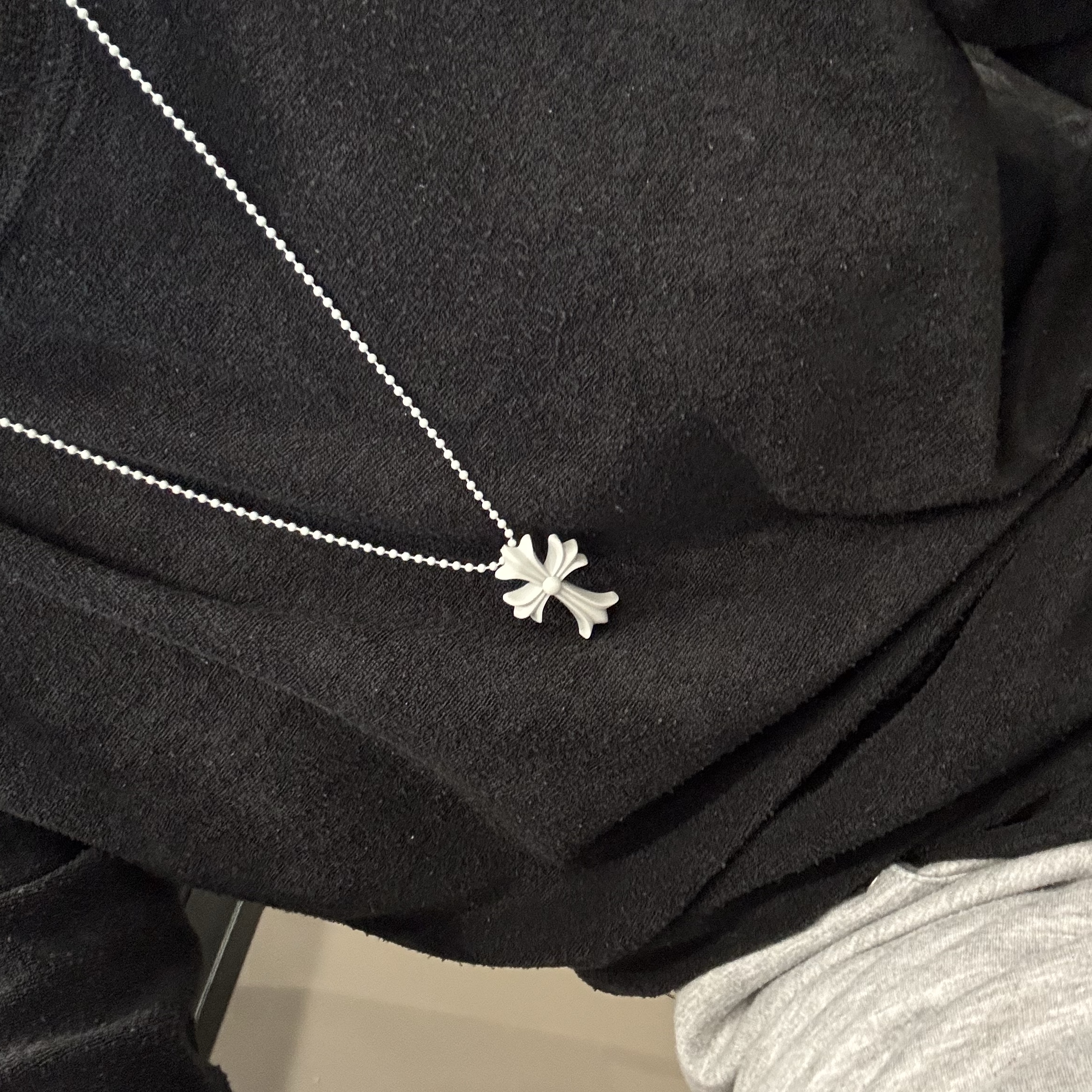 Chrome Hearts Silichrome CH Cross Pendant Grey 2023 착용 스타일