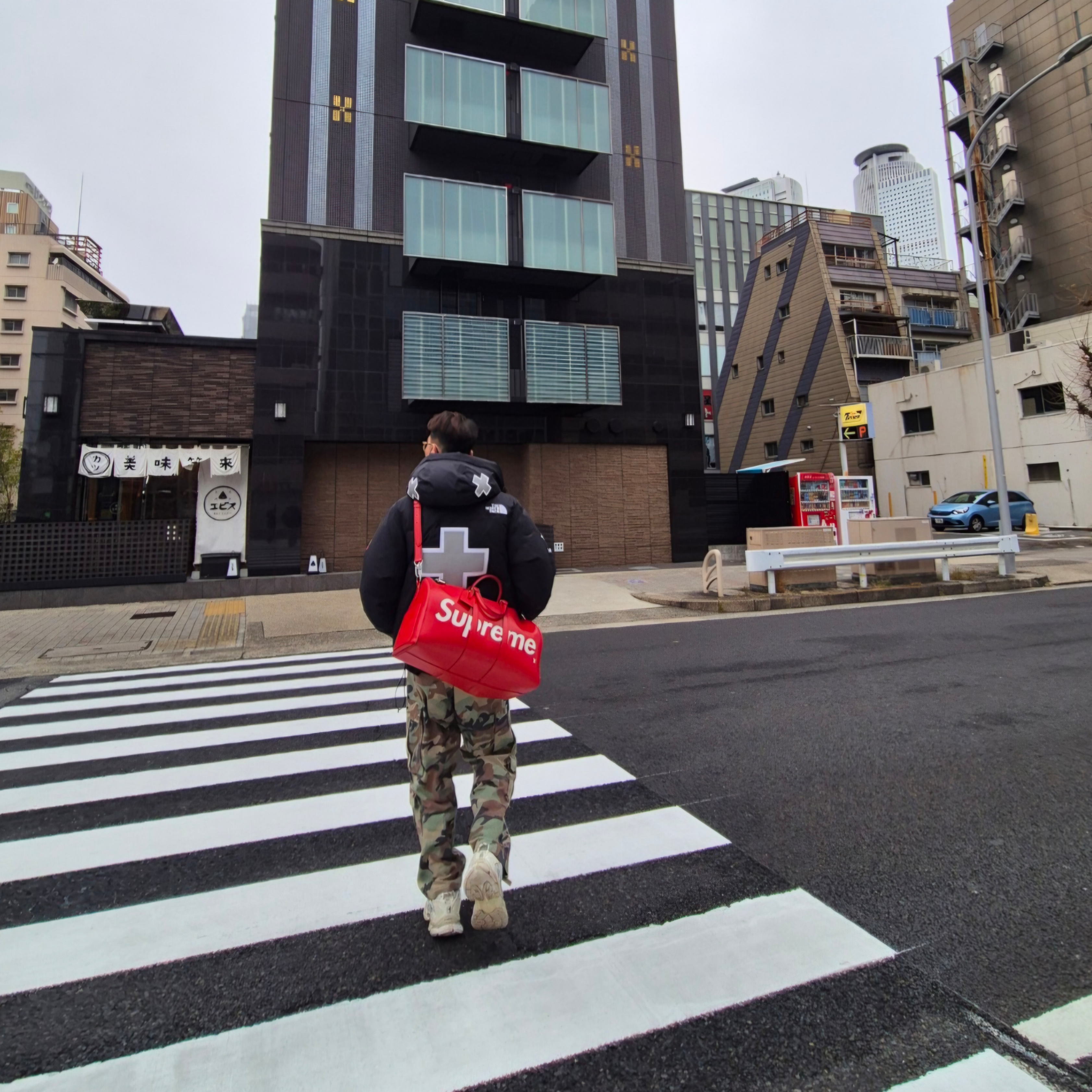 Stussy Surplus Cargo Pants Camo 착용 스타일 - 1
