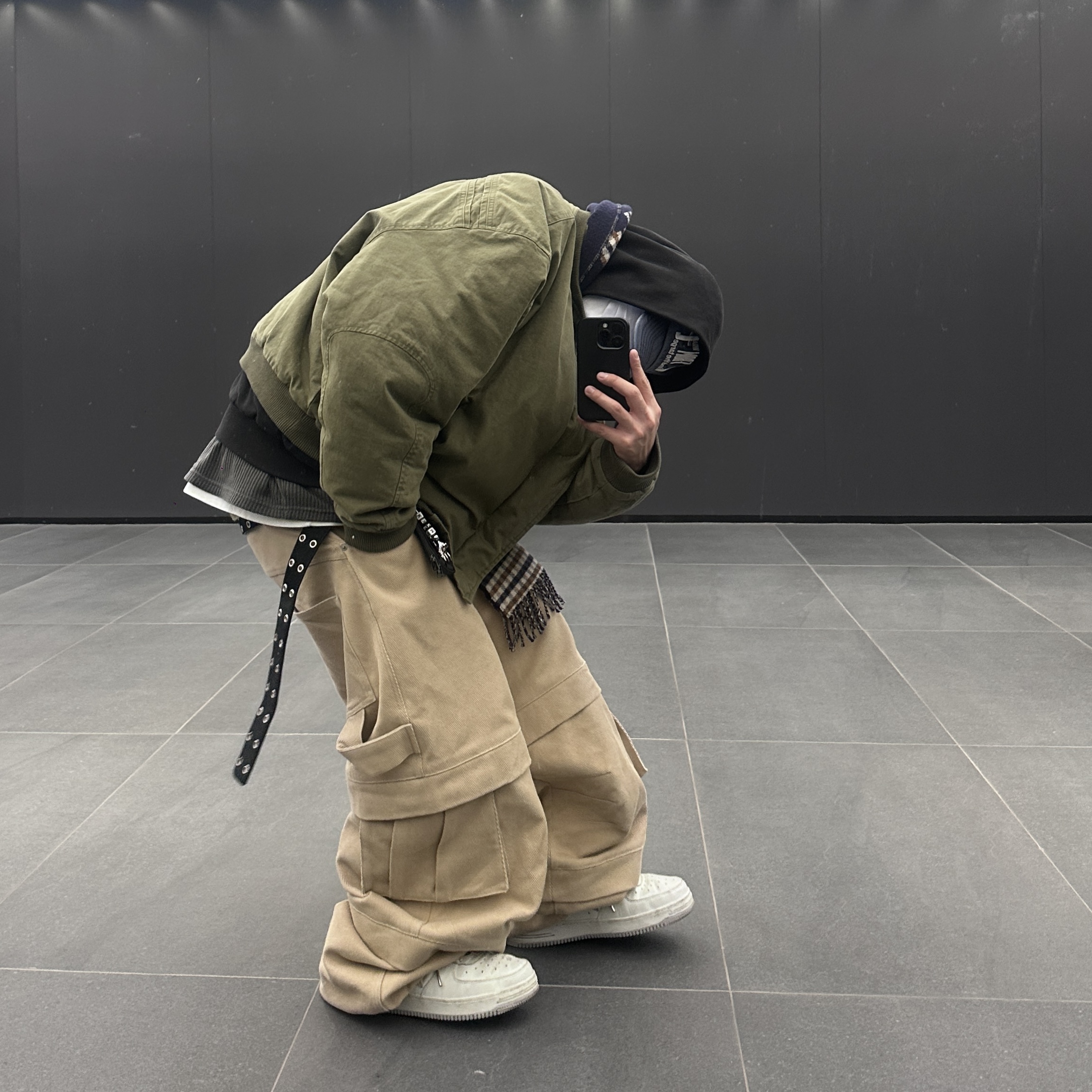 Nonnod Sulfur Dye Serge Bomber Jacket Vintage Khaki 착용 스타일 - 2