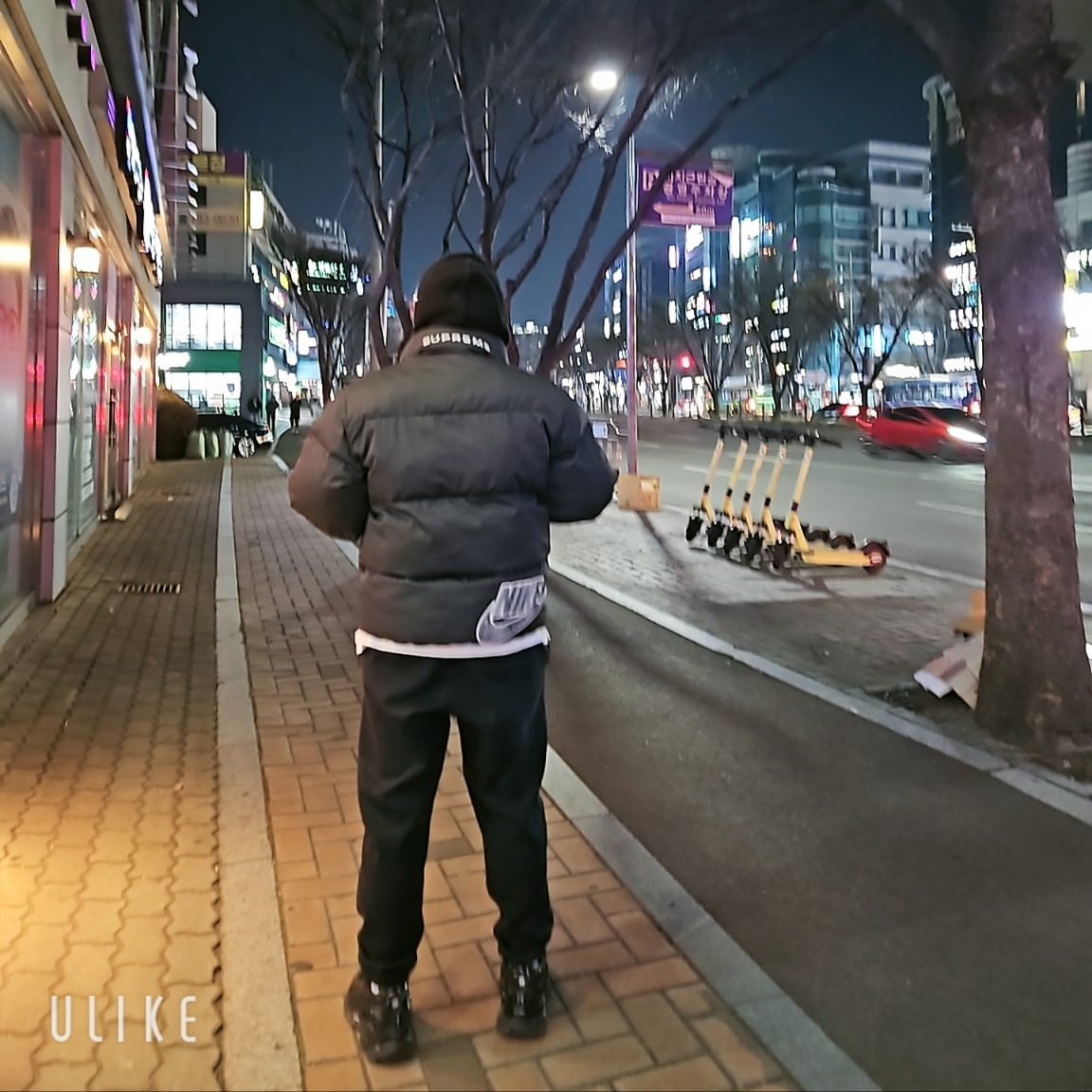 Supreme x Nike Reversible Puffy Jacket Black - 21SS, Balenciaga Runner Sneakers Black Matt 착용 스타일 - 2