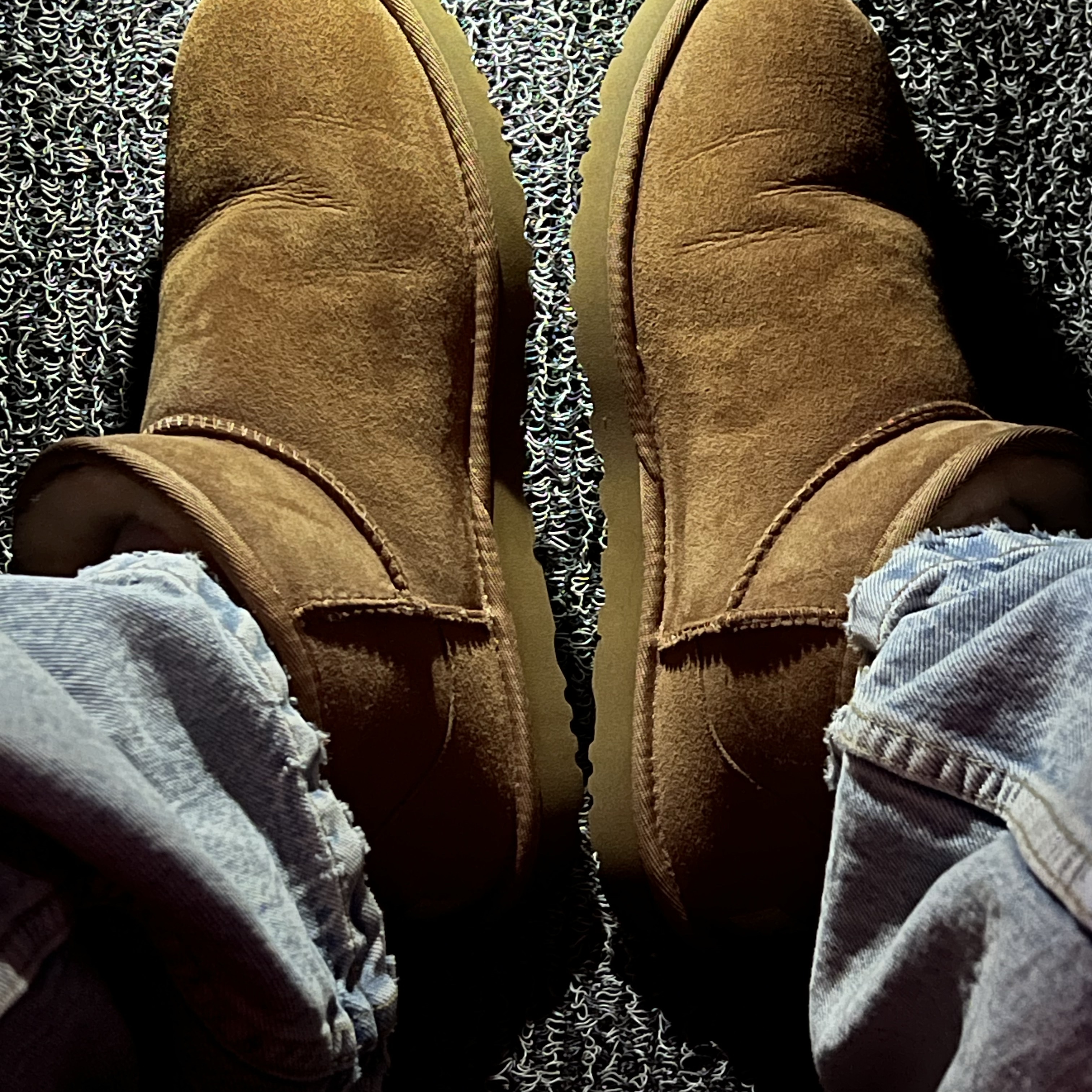 UGG Classic Ultra Mini Chestnut 착용 스타일 - 2