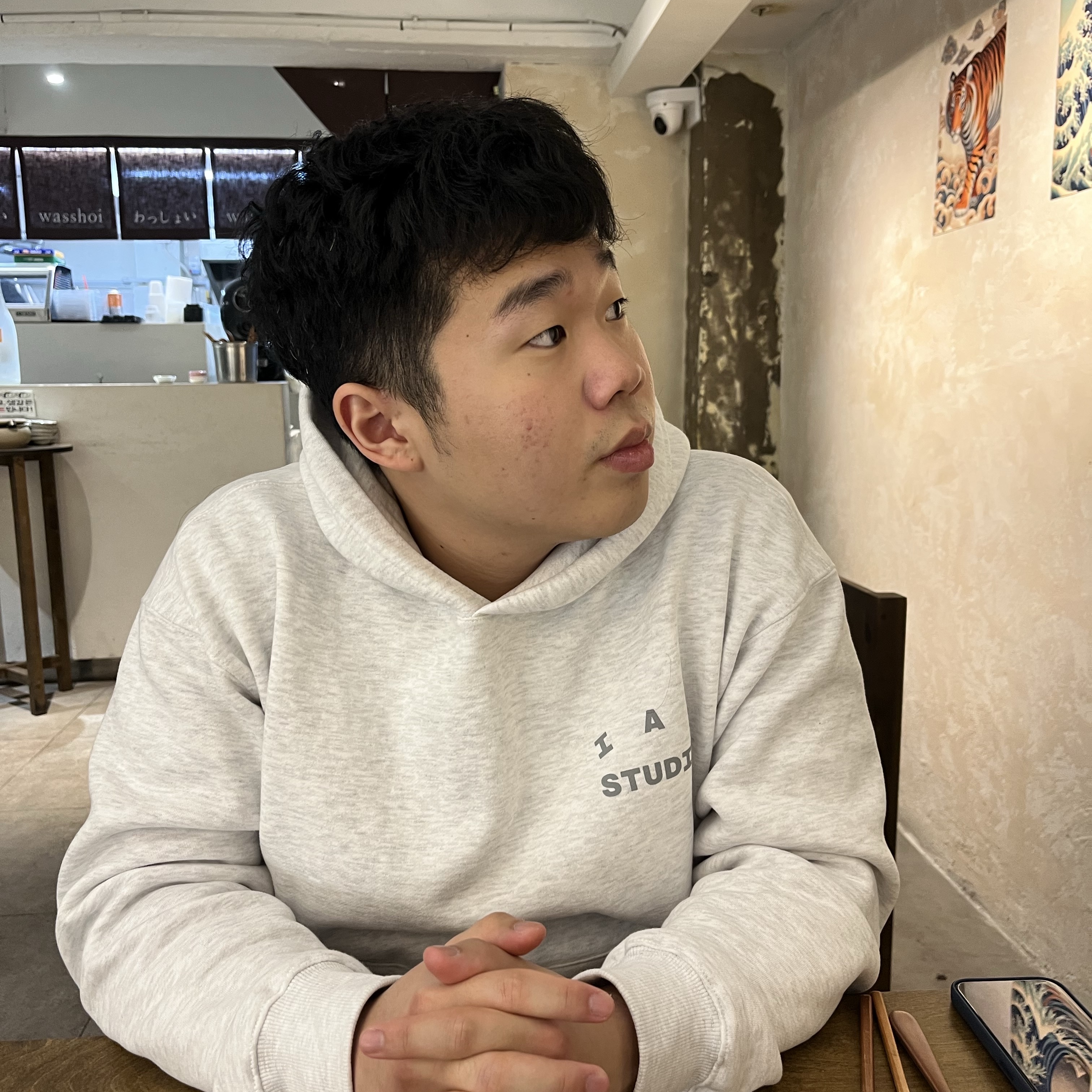 IAB Studio Hoodie Light Gray, Nike x Paris Saint-Germain Air Max Plus White Metallic Gold 착용 스타일 - 1