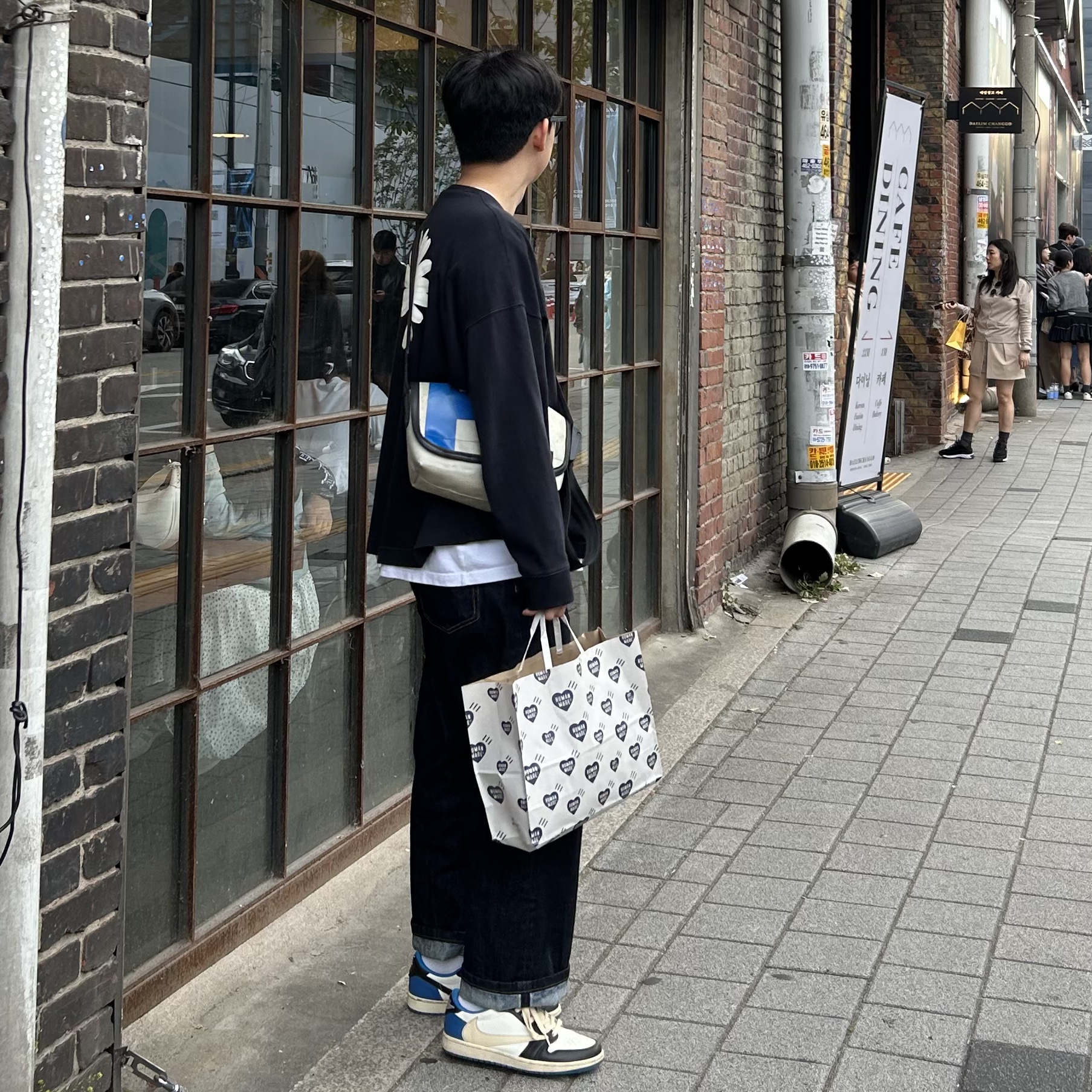 Jordan 1 x Travis Scott x Fragment Retro Low OG SP Military Blue, Nike x Peaceminusone LS T-Shirt Black (DR0098-010) 착용 스타일