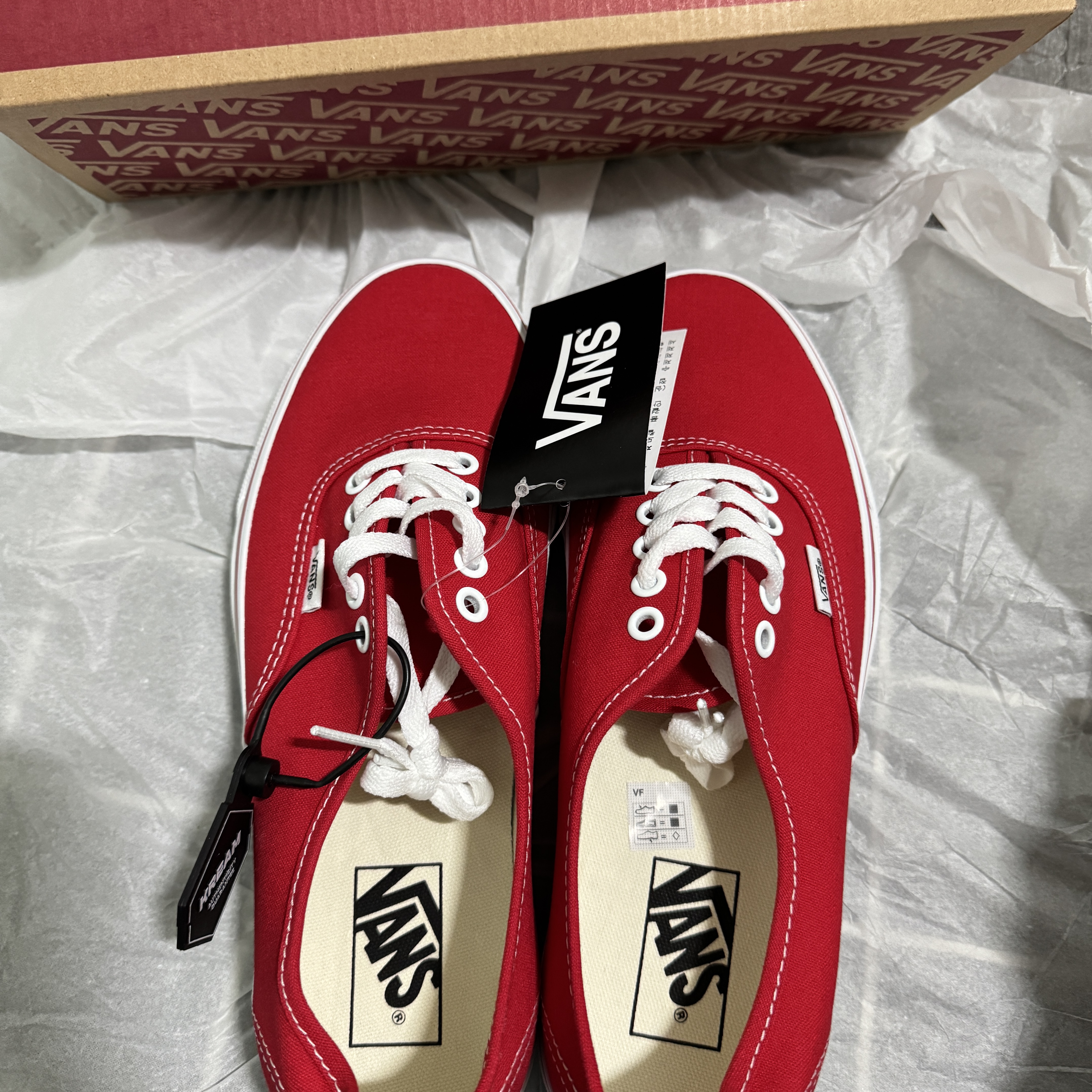 Vans Authentic Red 착용 스타일 - 2