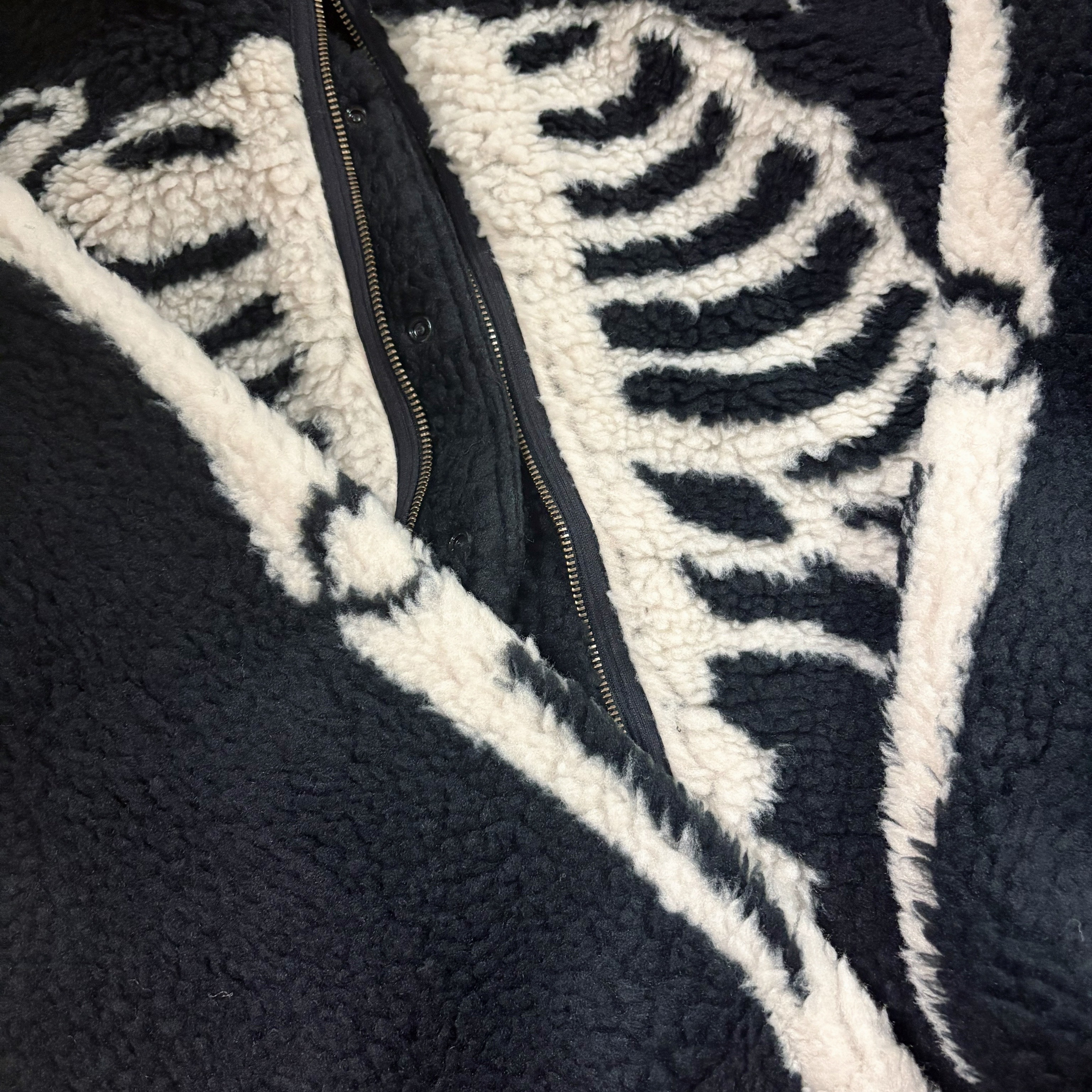 Kapital Bone Pattern Boa Fleece Reversible Blouson Black 착용 스타일 - 2