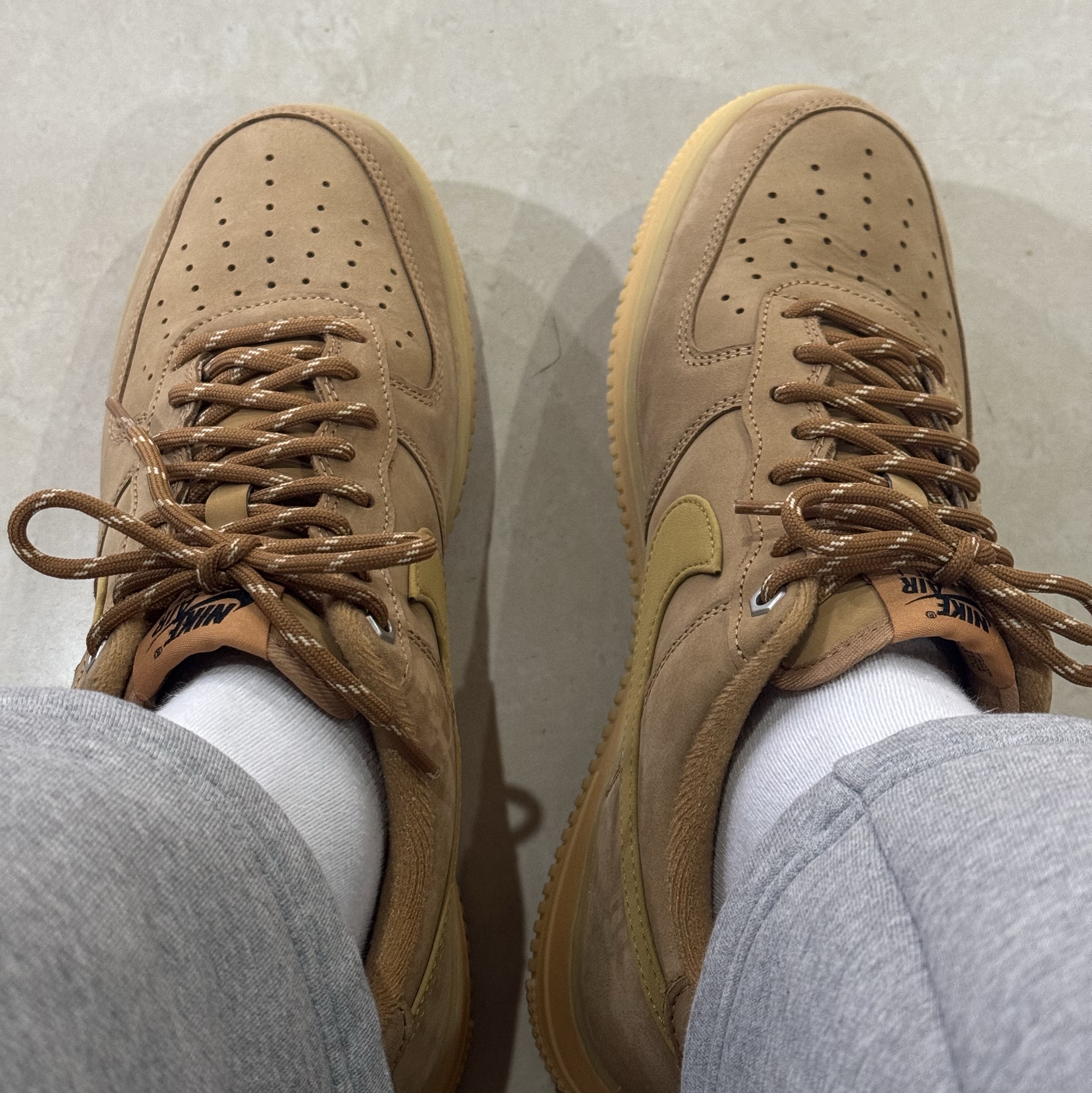 Nike Air Force 1 '07 WB Flax 착용 스타일