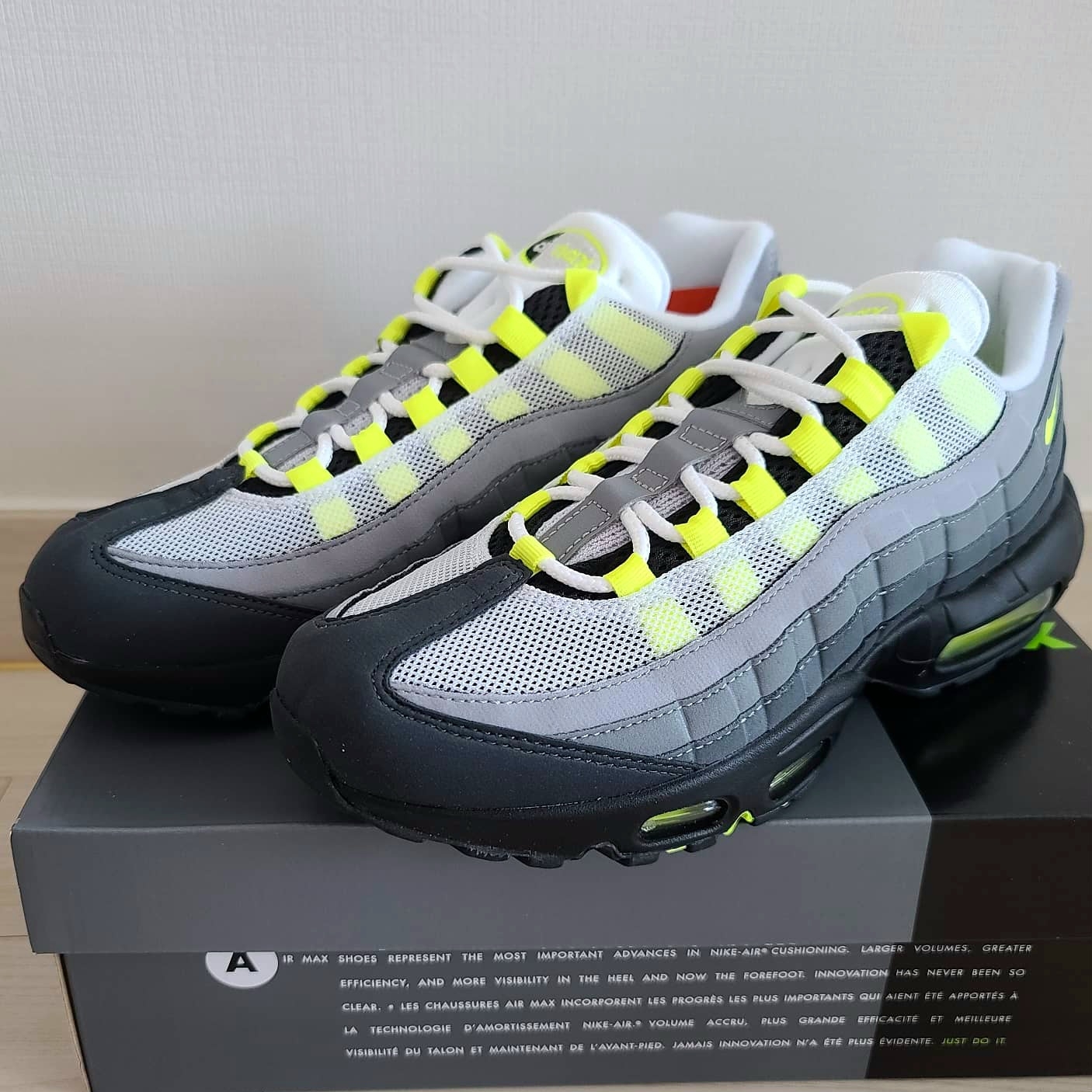 Nike Air Max 95 OG Neon Yellow 2020 착용 스타일 - 1