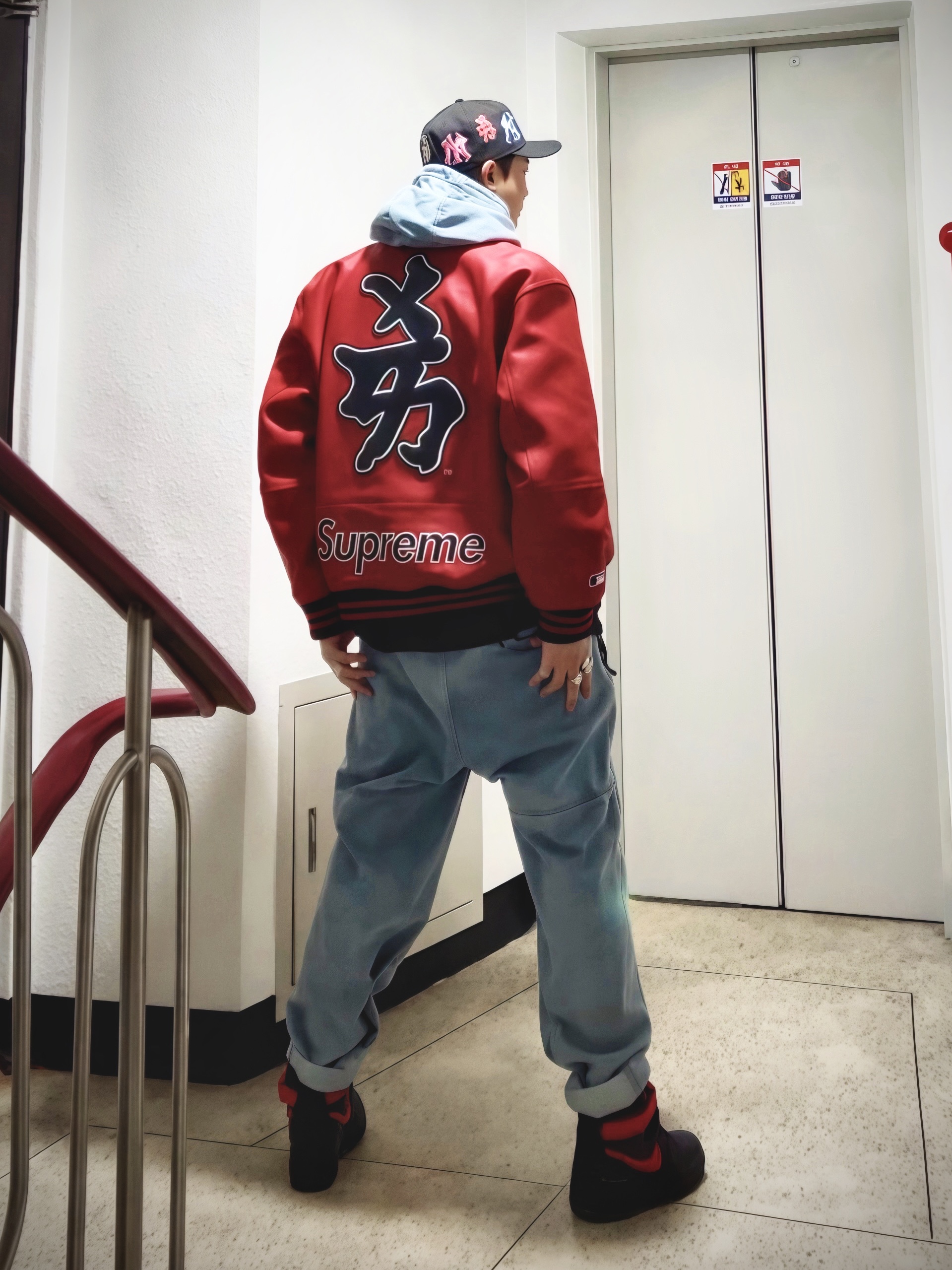 Supreme x New York Yankees Kanji New Era Black - 22FW, Supreme x MLB Kanji Teams T-Shirt White Sox Black - 22FW 착용 스타일 - 3