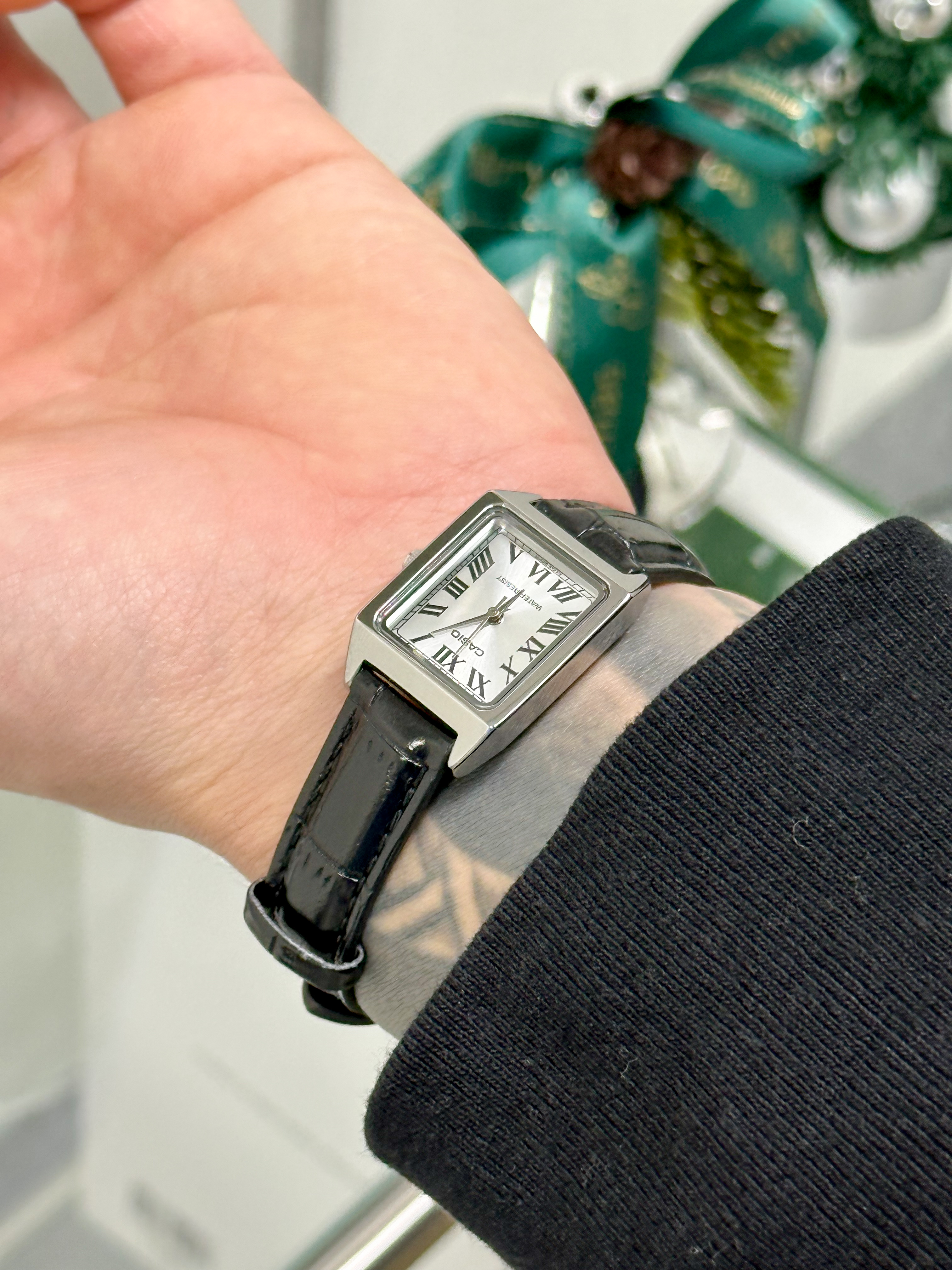 Casio LTP-V007L-7B1 착용 스타일