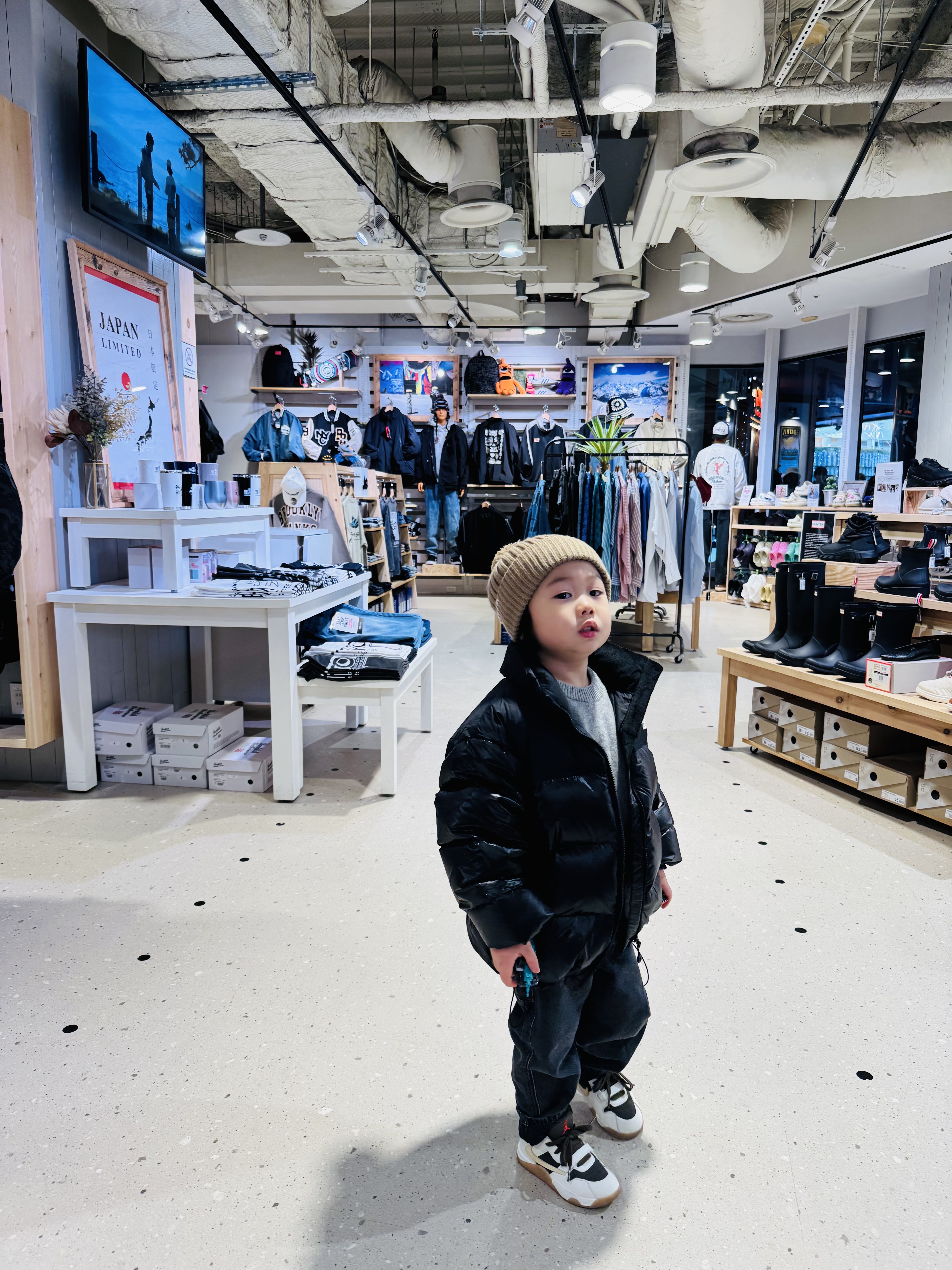 (Kids) The North Face 1996 Eco Nuptse Down Jacket Real Black, (TD) Jordan x Travis Scott Jumpman Jack TR Sail and Dark Mocha 착용 스타일 - 1