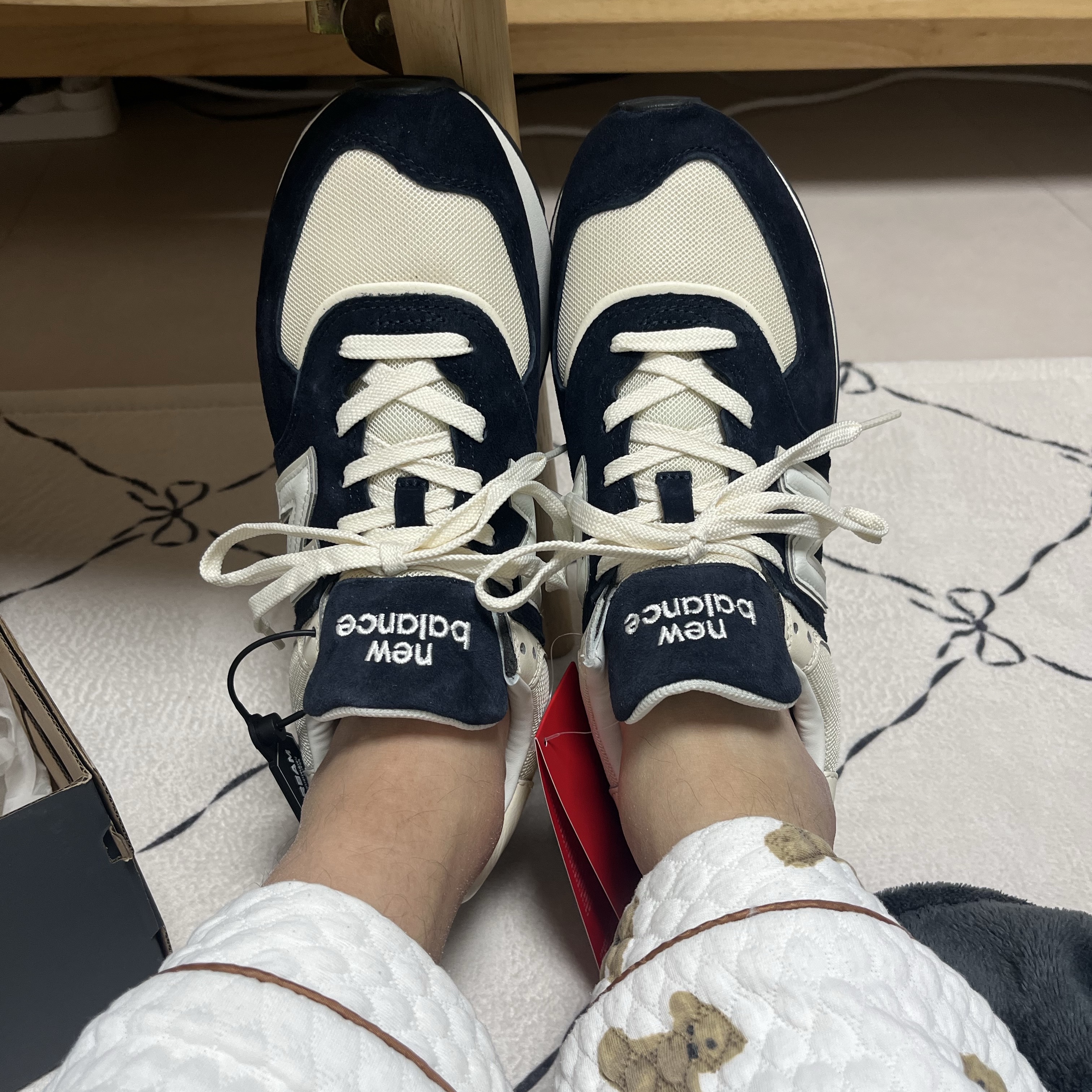 New Balance 574 Legacy Navy Blue 착용 스타일