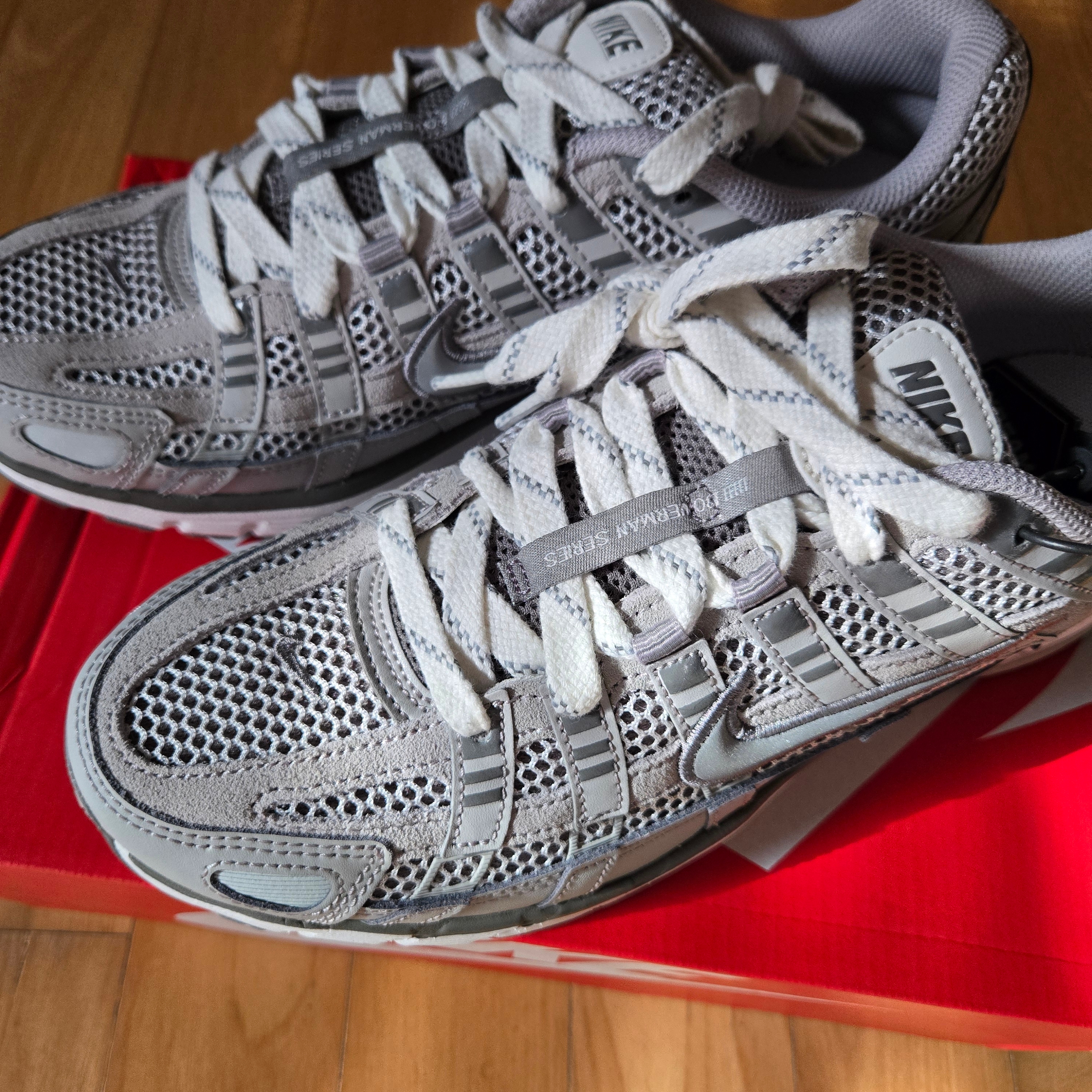 Nike P-6000 PRM Light Iron Ore 착용 스타일