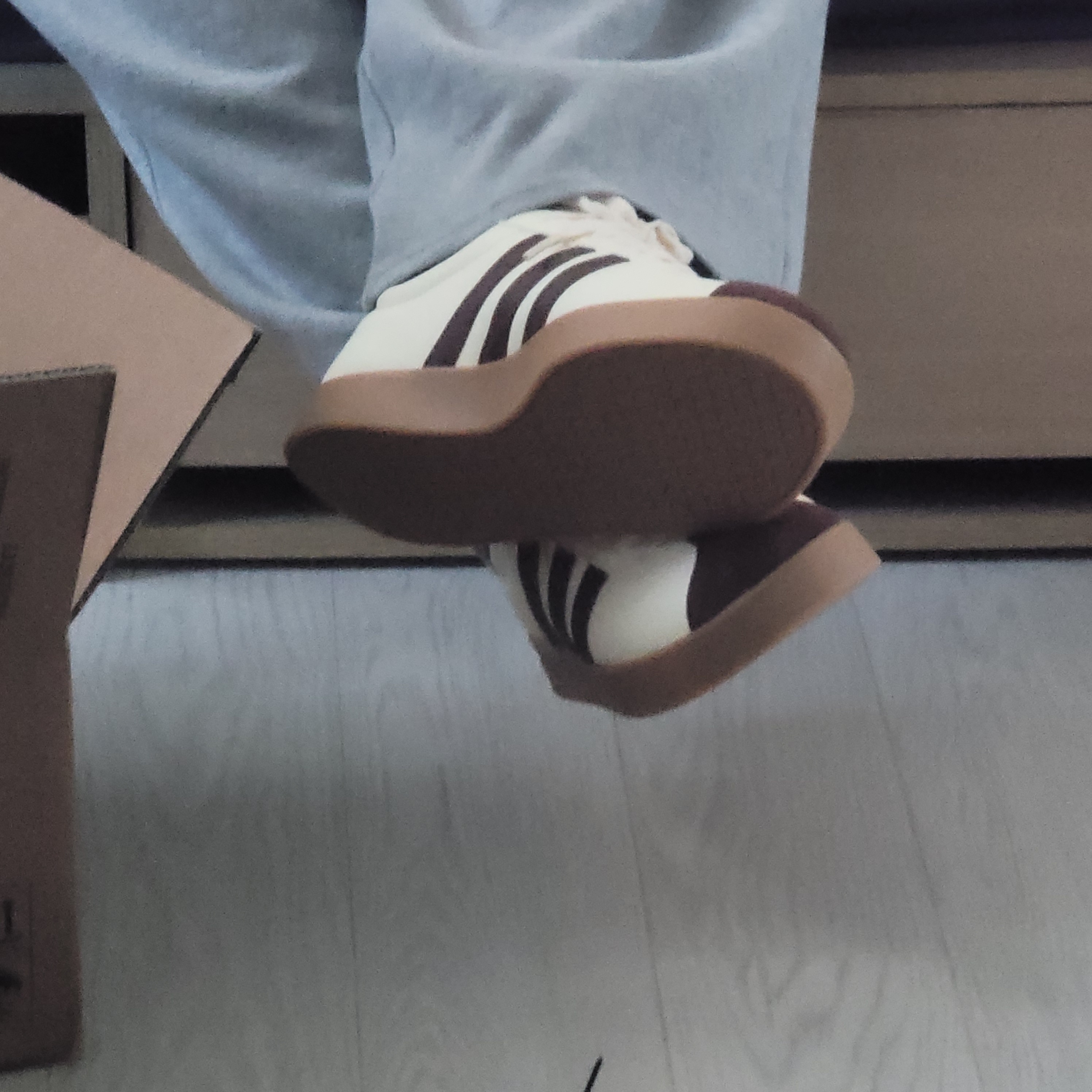 Adidas VL Court 2.0 Cream Brown 착용 스타일