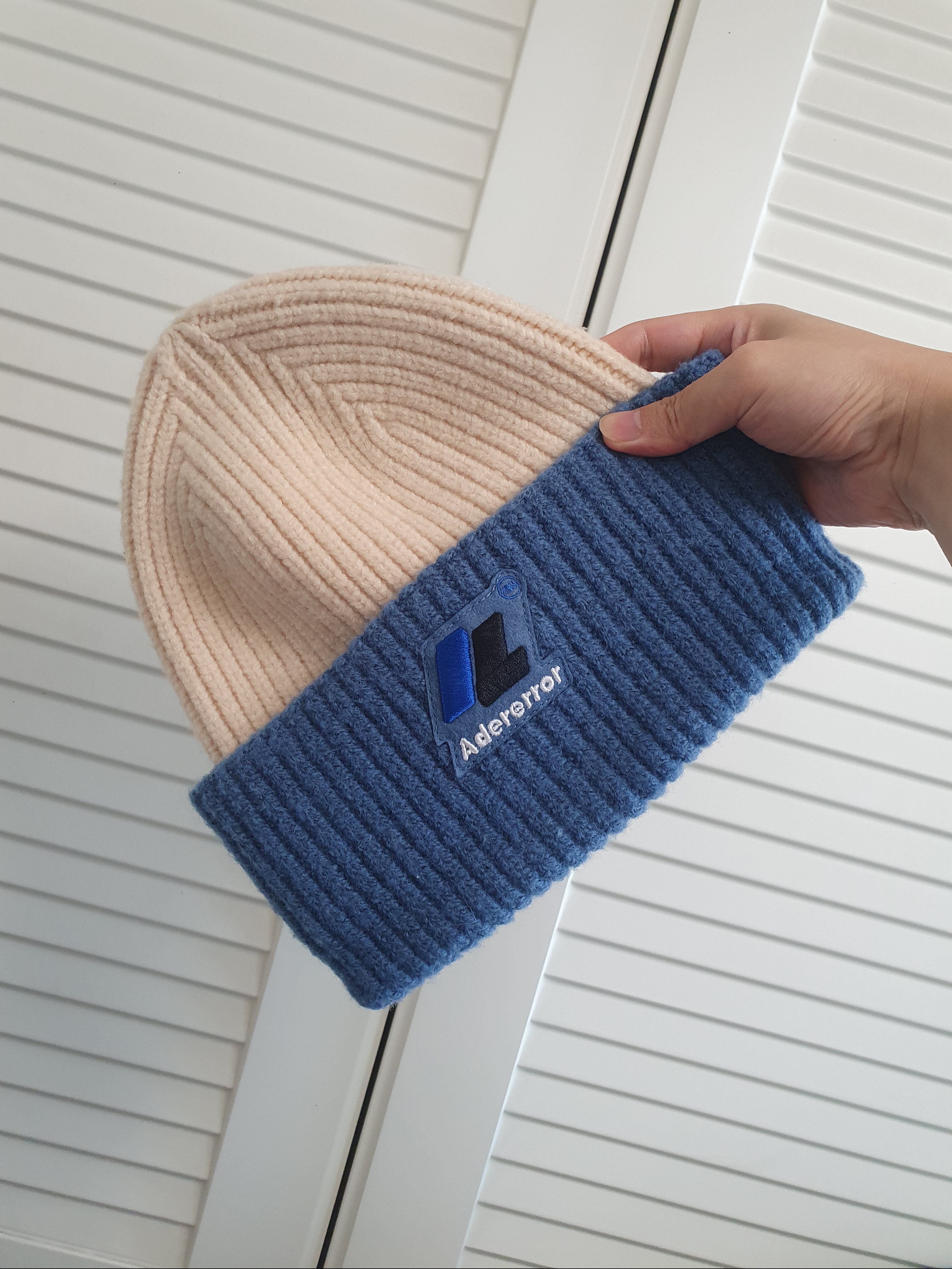 Ader Error x Zara Beanie Cream 착용 스타일 - 2
