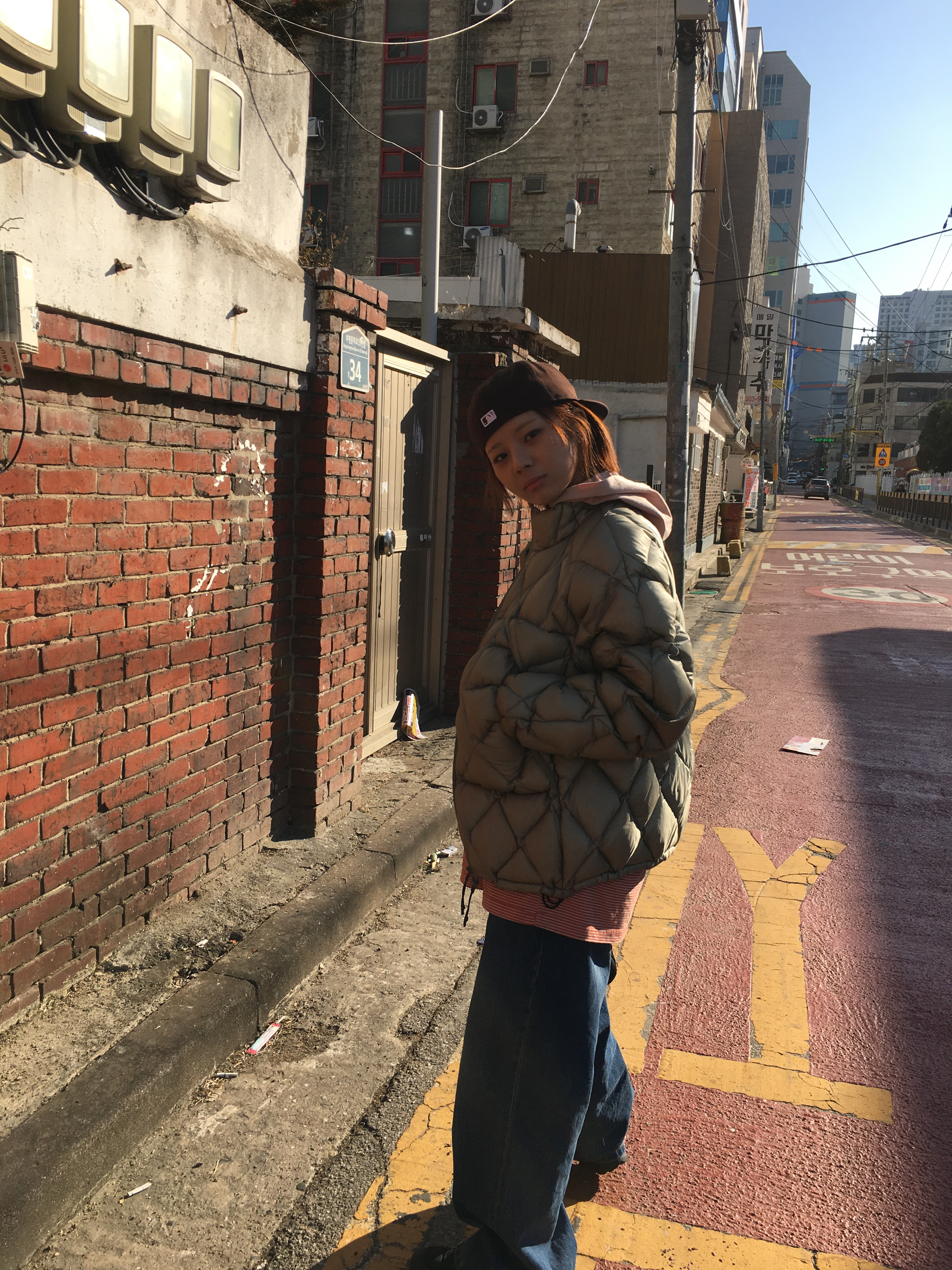 Roa Hiking Light Down Jacket Grey 착용 스타일