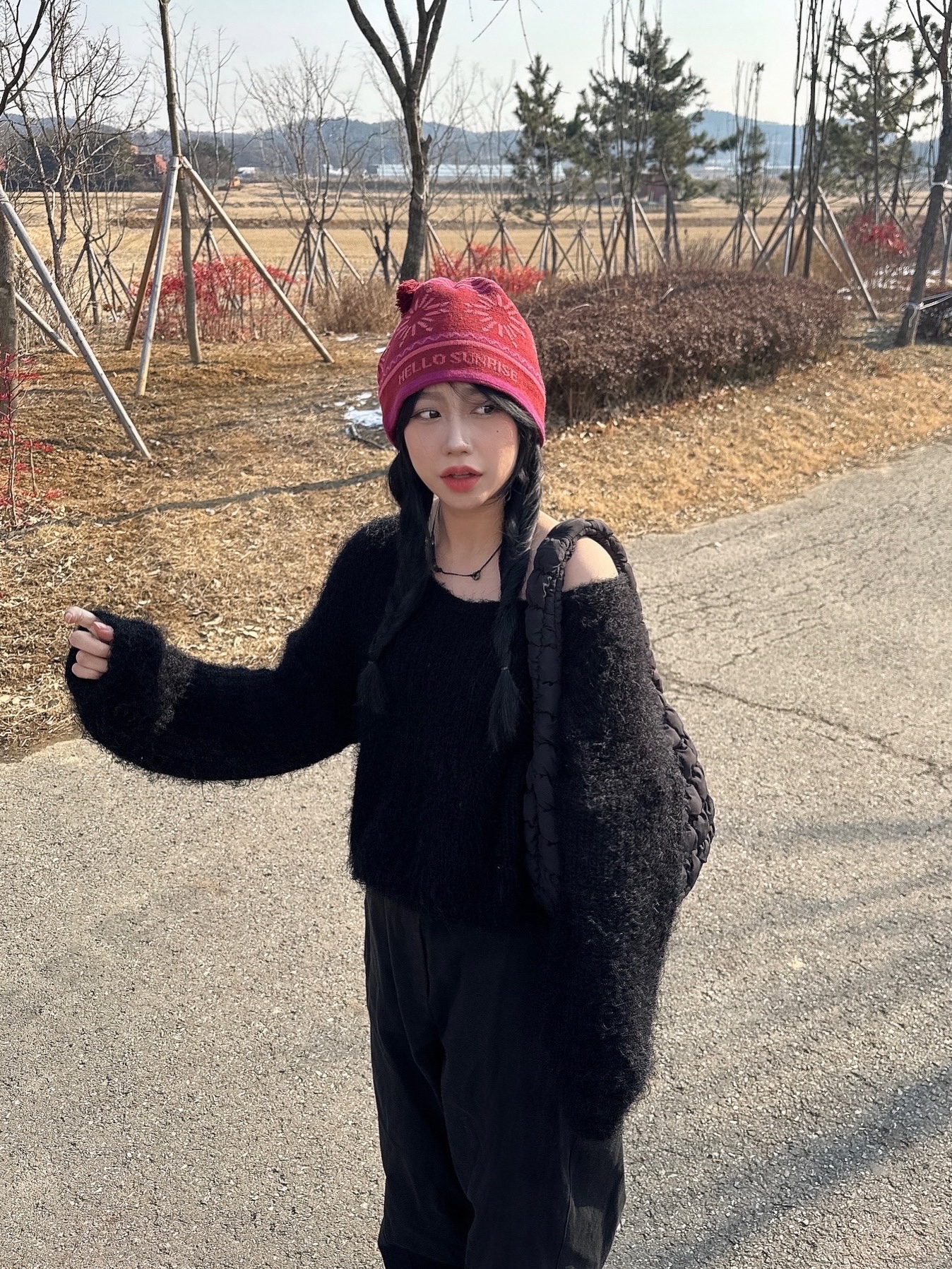 COS Quilted Mini Bag Black 착용 스타일 - 4