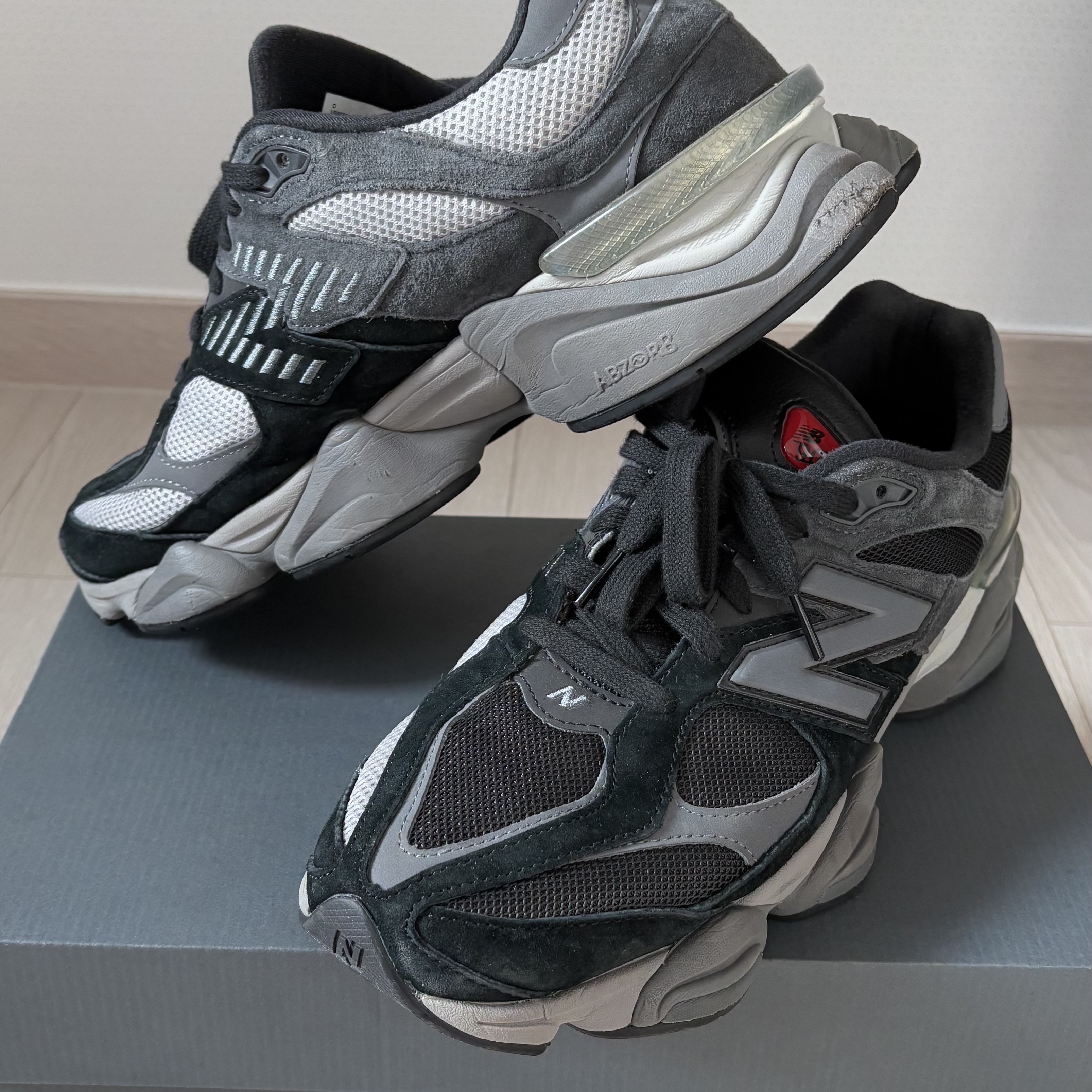 New Balance 9060 Black Castlerock 착용 스타일 - 2