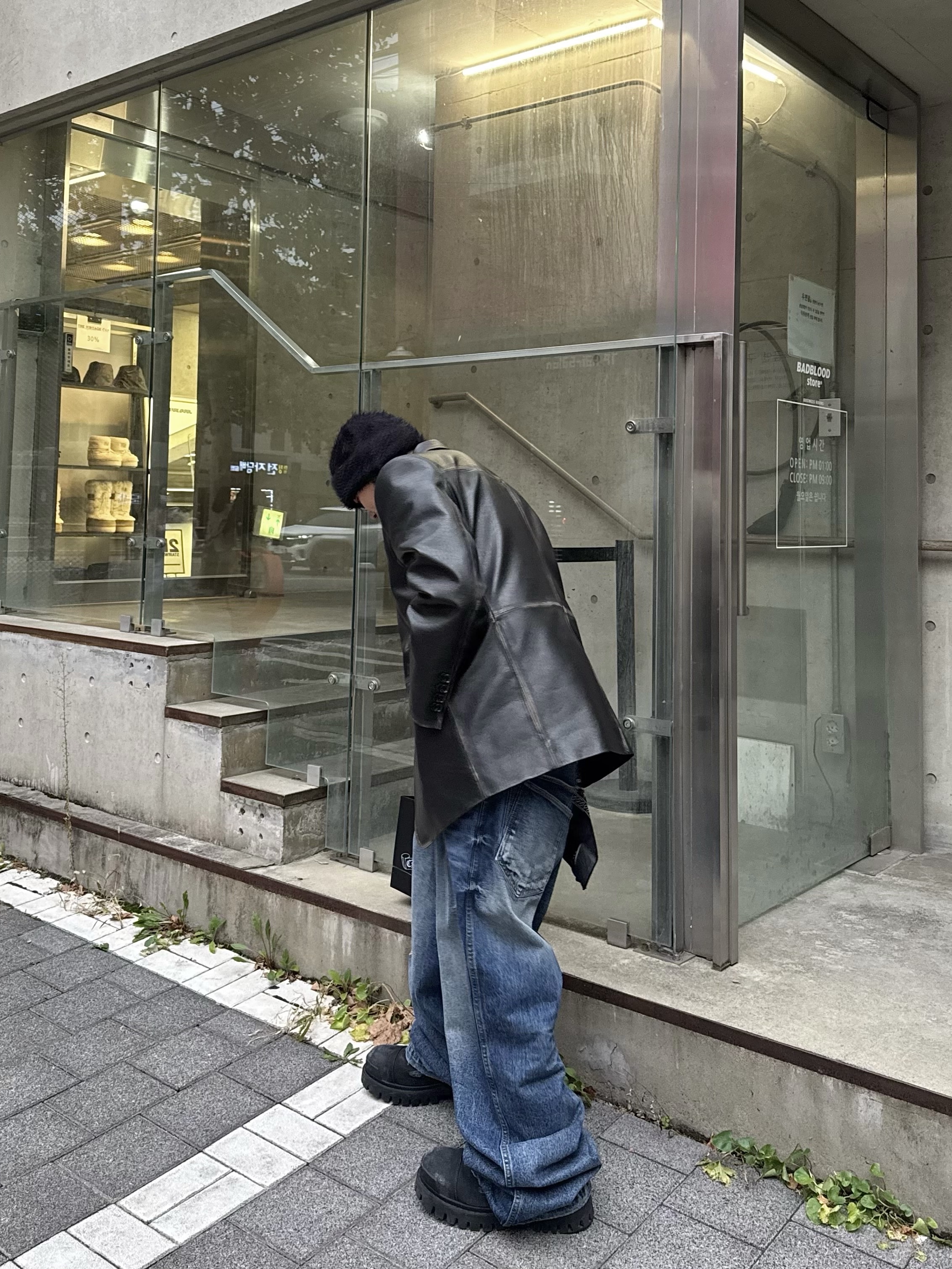 Nonnod Double Pocket Japanese Denim Mid Blue, Balenciaga Combat Strike 20mm Boots Black 착용 스타일 - 2