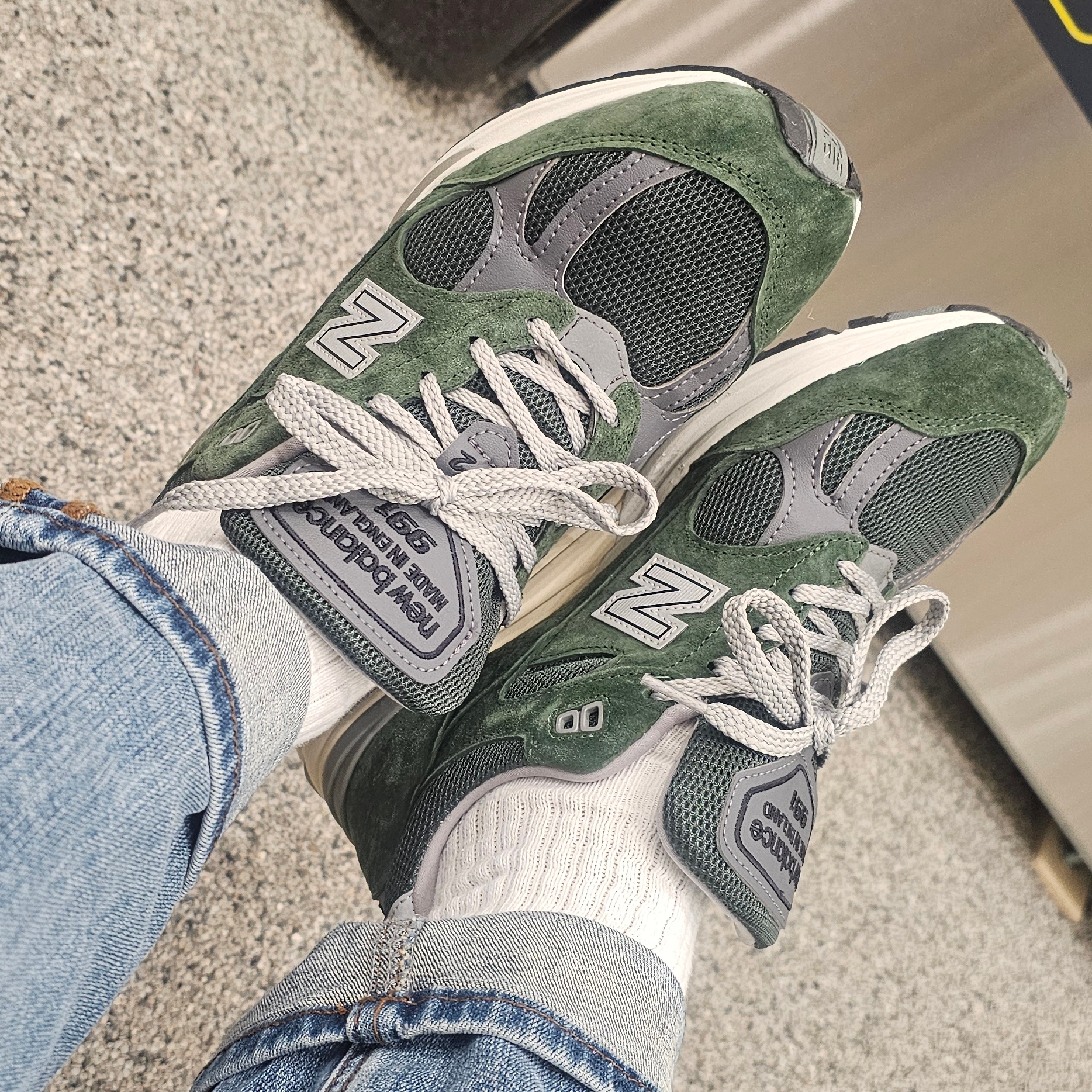 New Balance 991v2 Made in UK Kombu Green 착용 스타일 - 2