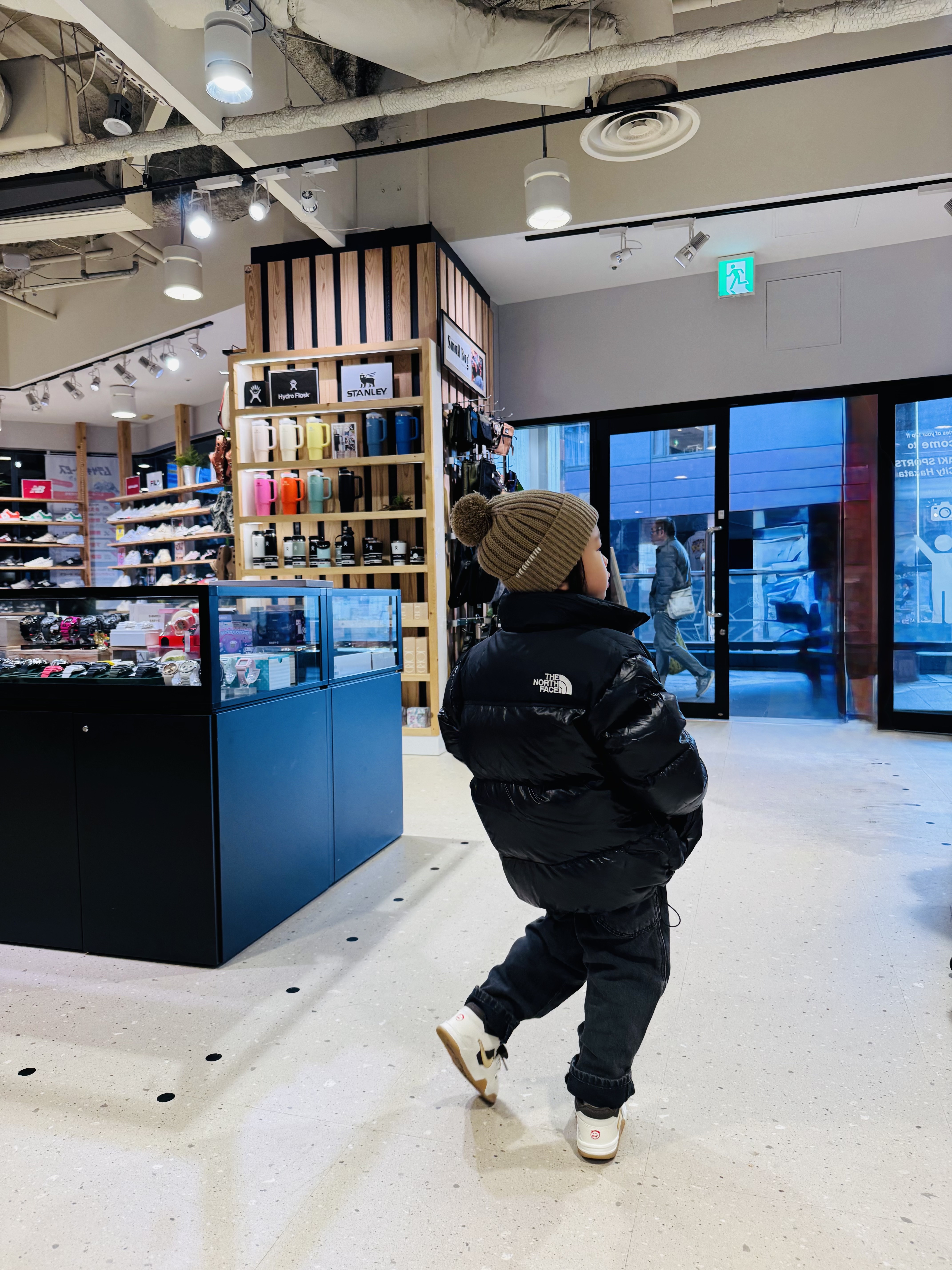 (Kids) The North Face 1996 Eco Nuptse Down Jacket Real Black, (TD) Jordan x Travis Scott Jumpman Jack TR Sail and Dark Mocha 착용 스타일 - 4