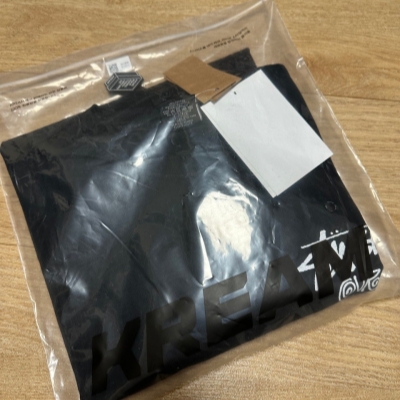Stussy x Our Legacy Surfman Pigment Dyed T-Shirt Black 착용 스타일