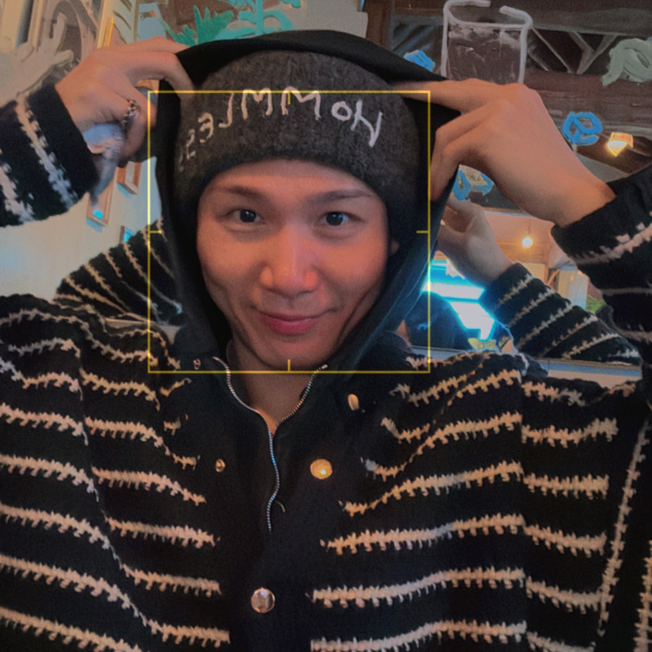 Hommless Hand Stitch Beanie Charcoal 착용 스타일 - 4