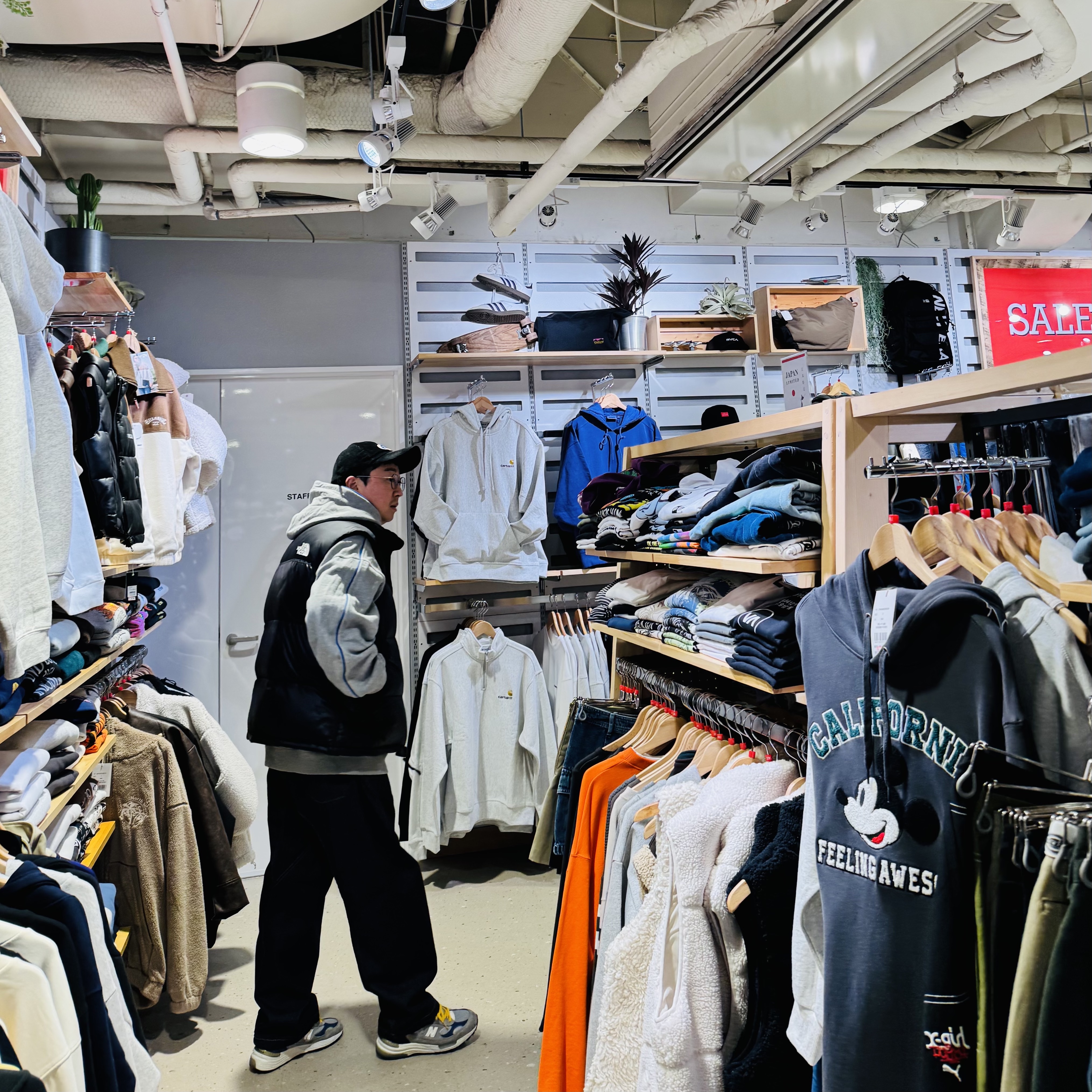 Emis Corduroy Wappen Ball Cap Black, The North Face Nuptse Hybrid Down Ball Vest Black 착용 스타일 - 5