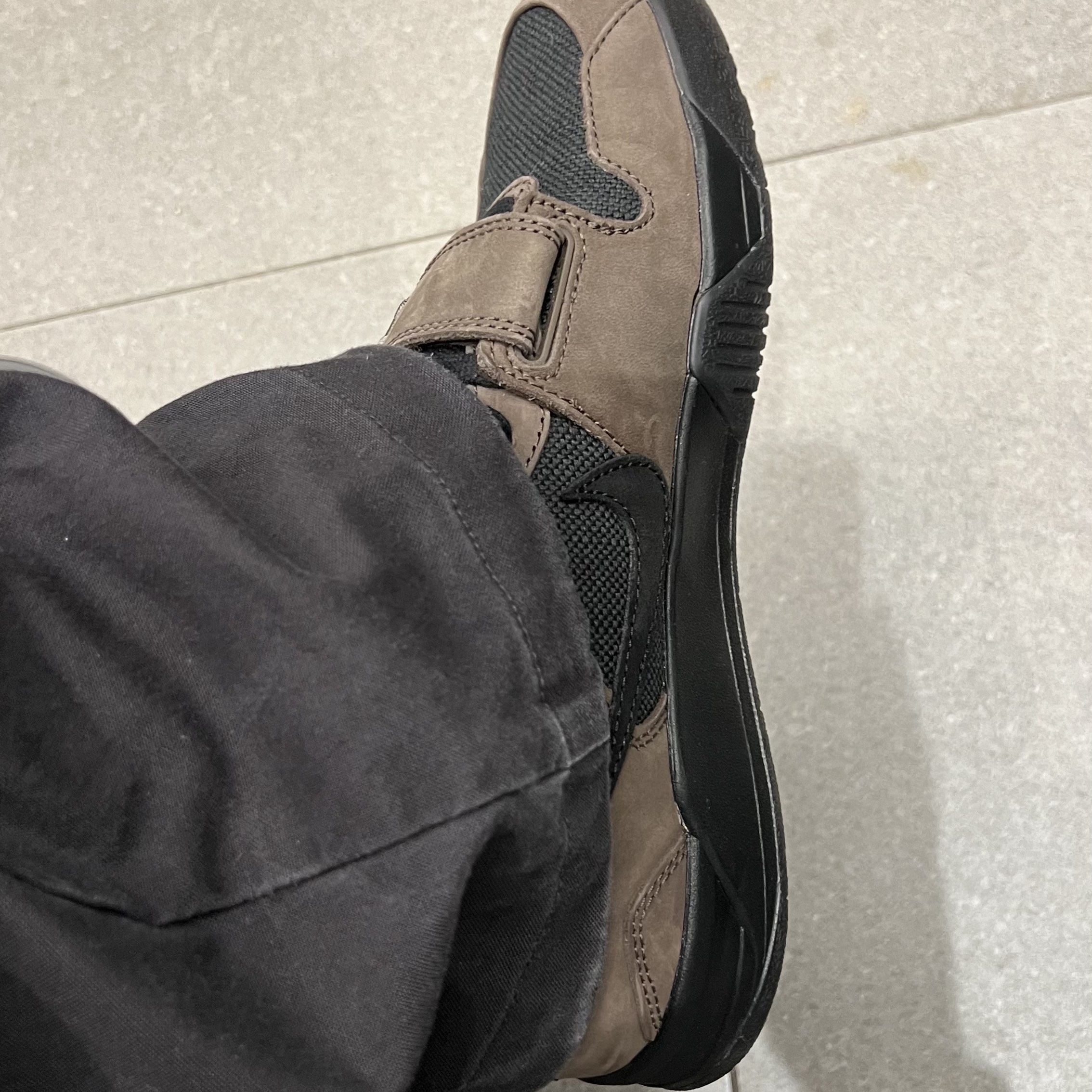 Jordan x Travis Scott Jumpman Jack TR Black and Dark Mocha 착용 스타일